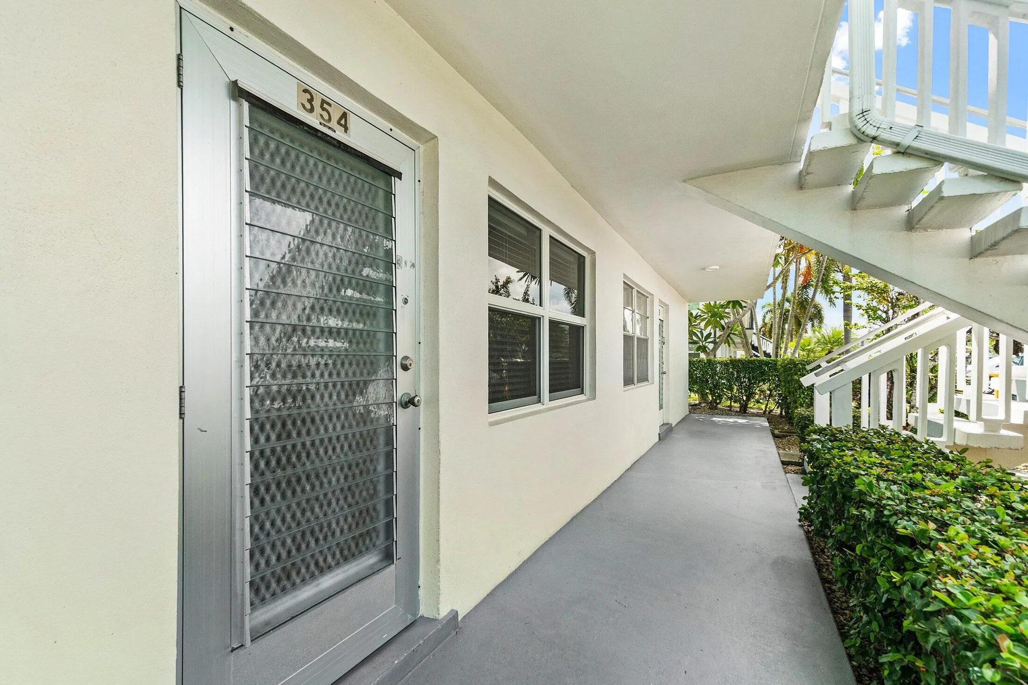 Property Slideshow image 3 of 32 | 354 chatham r, West Palm Beach, FL, 33417