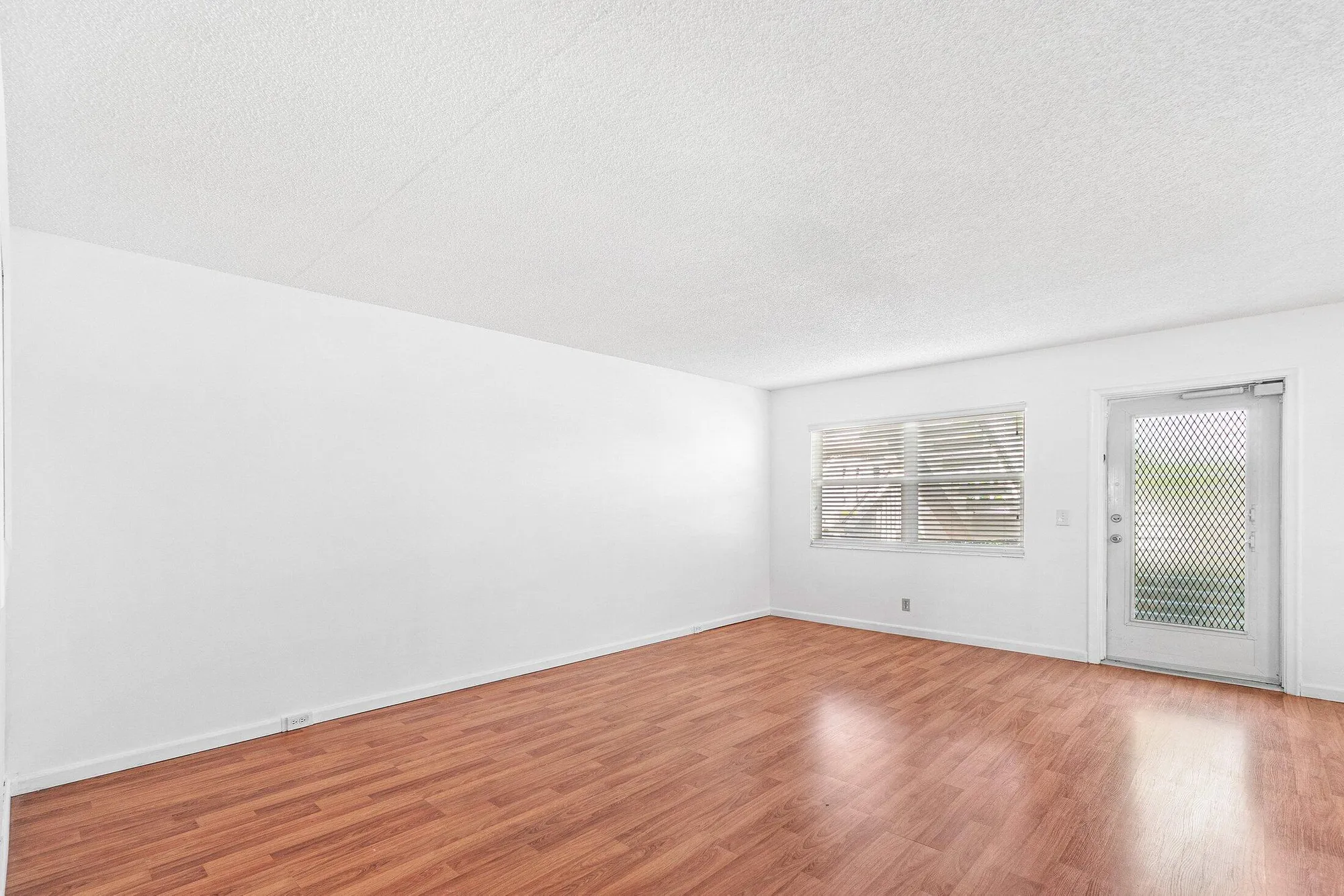 Property Slideshow image 7 of 32 | 354 chatham r, West Palm Beach, FL, 33417