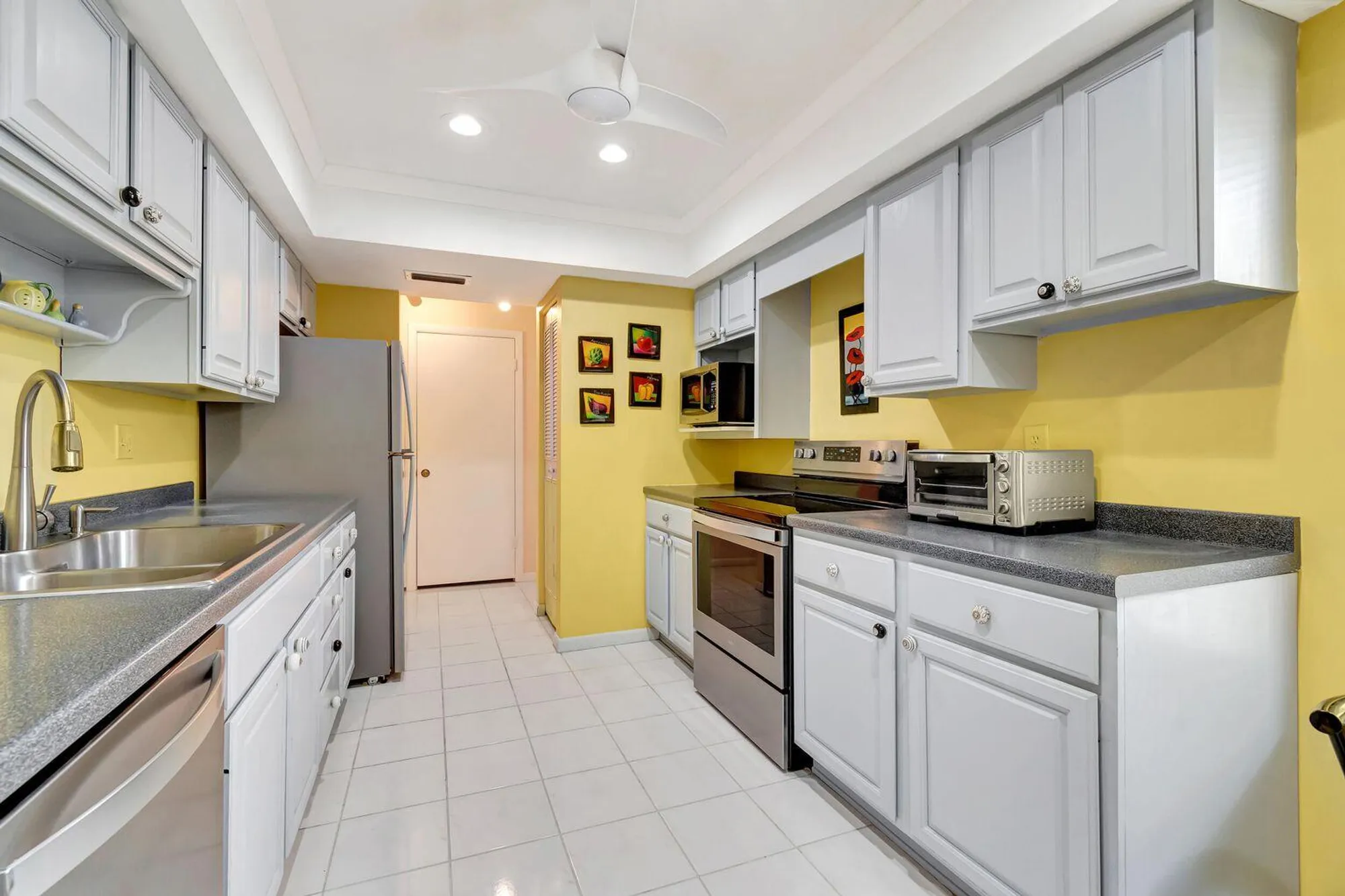 Property Slideshow image 7 of 30 | 5920 forest grove dr apt 3, Boynton Beach, FL, 33437