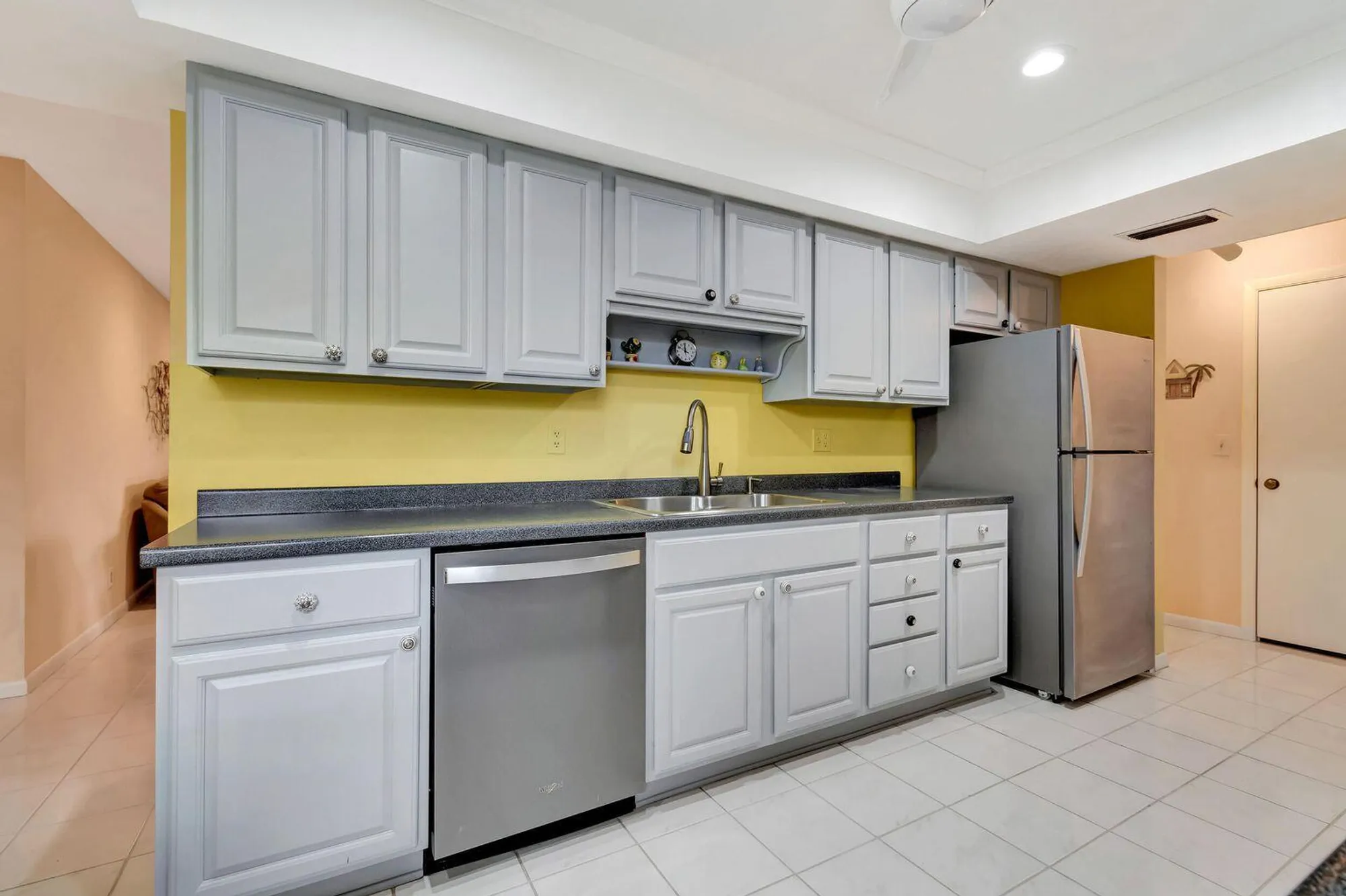 Property Slideshow image 8 of 30 | 5920 forest grove dr apt 3, Boynton Beach, FL, 33437