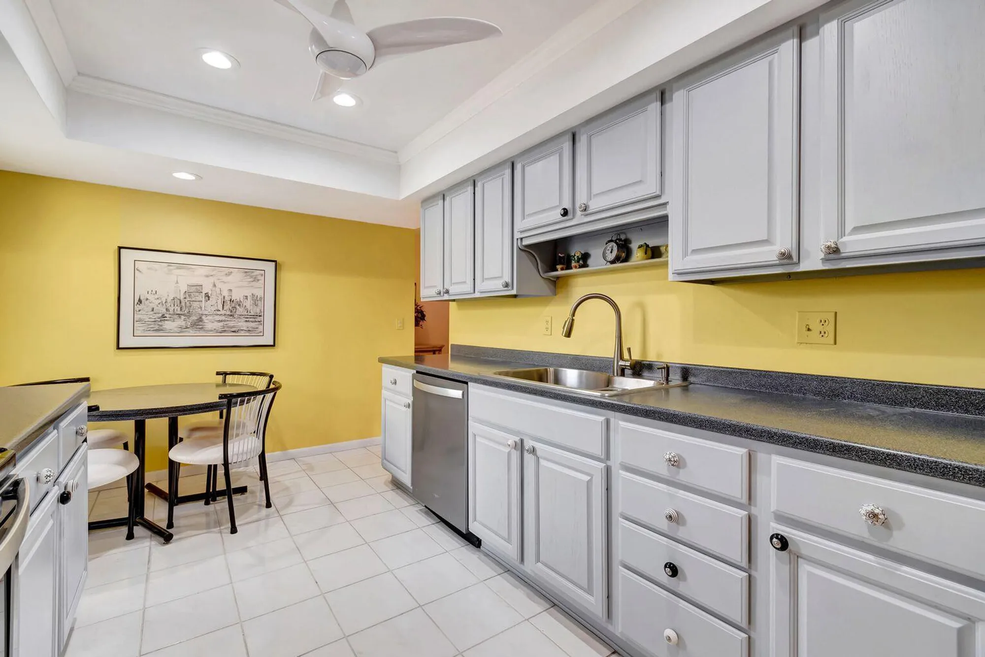 Property Slideshow image 10 of 30 | 5920 forest grove dr apt 3, Boynton Beach, FL, 33437