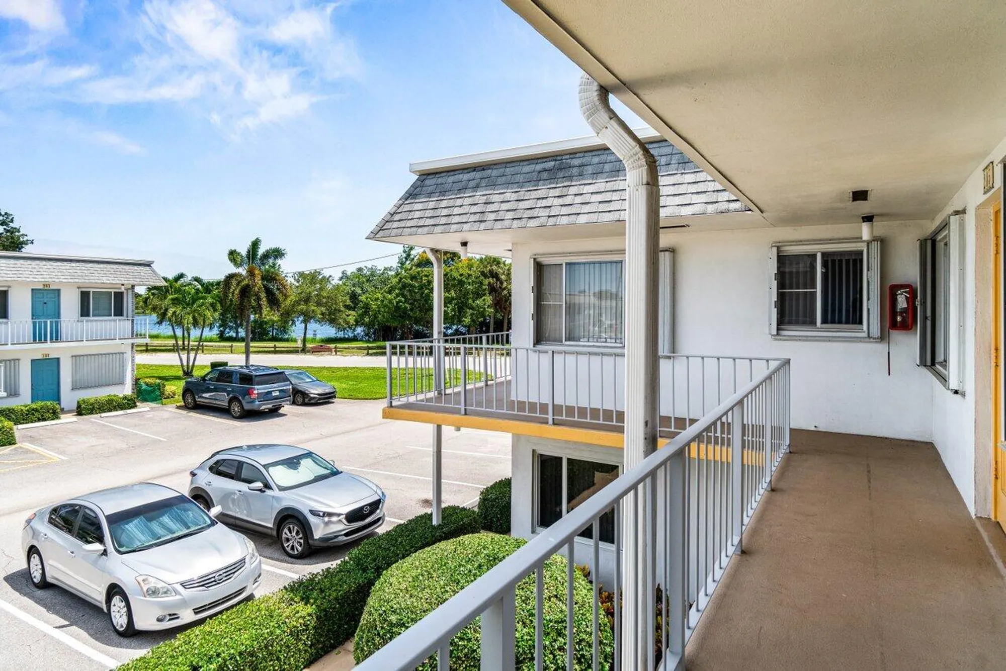 Property Slideshow image 12 of 40 | 3240 lake osborne dr 205, Lake Worth Beach, FL, 33461