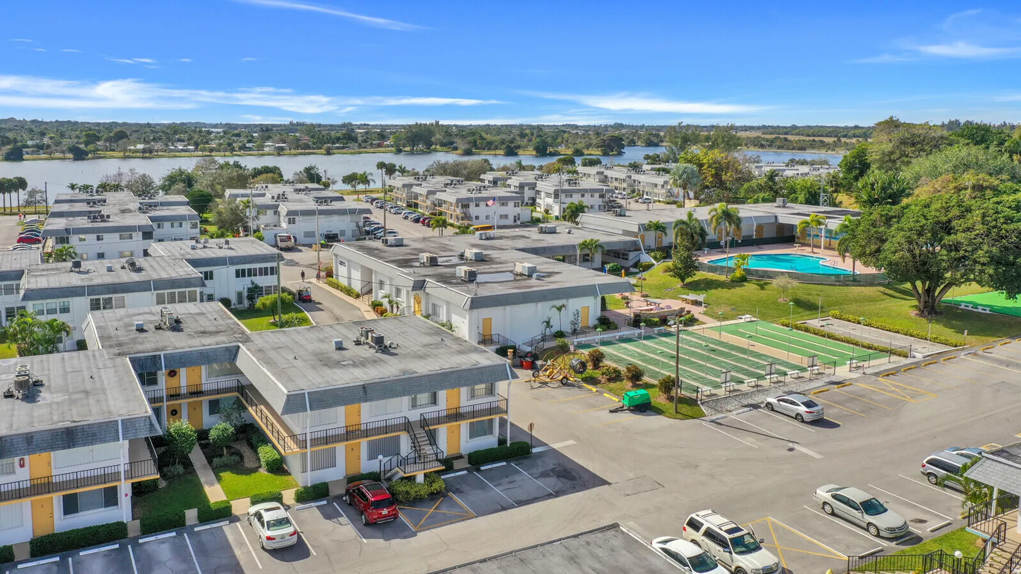 Property Slideshow image 13 of 40 | 3240 lake osborne dr 205, Lake Worth Beach, FL, 33461