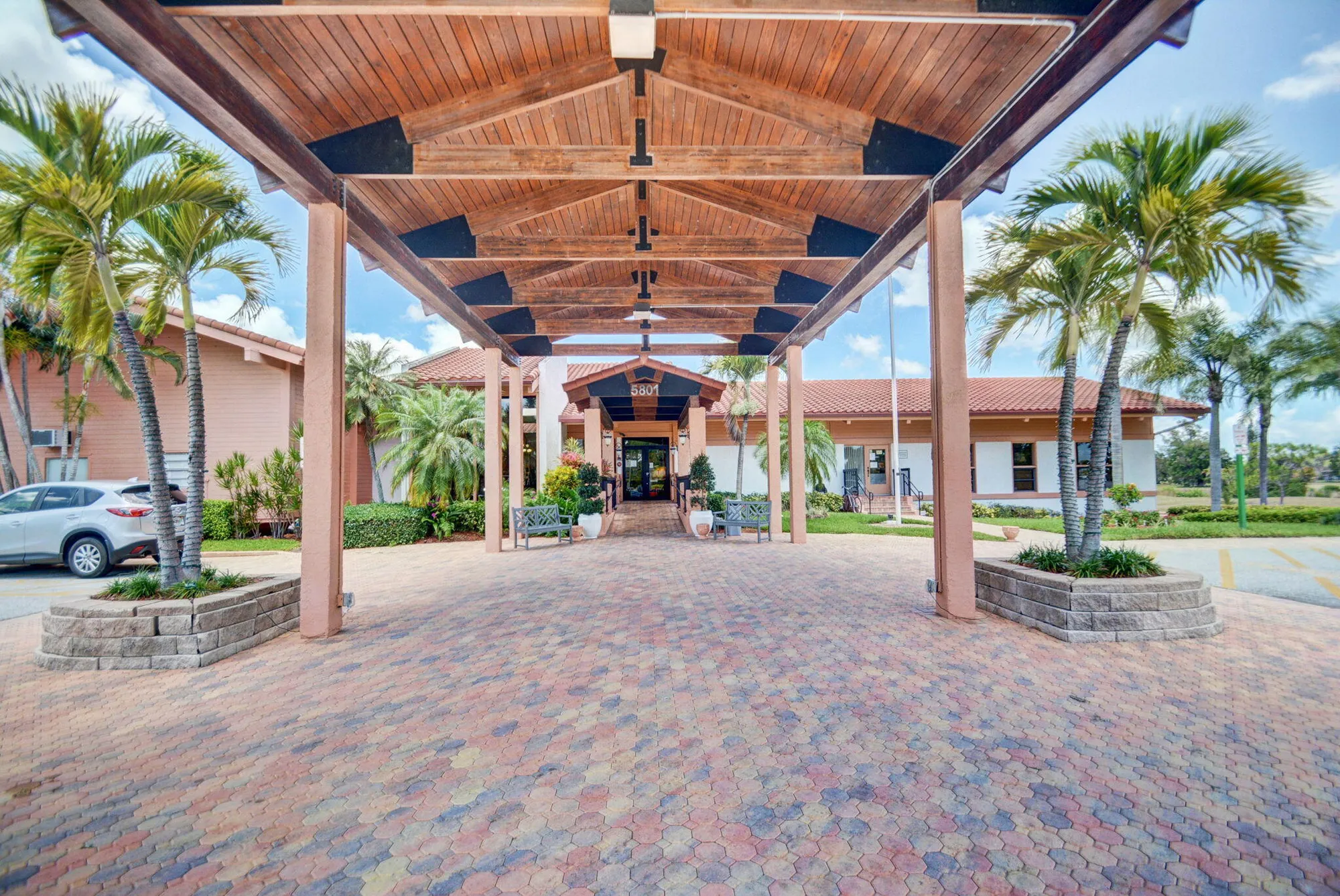 Property Slideshow image 49 of 55 | 13761 flora pl a, Delray Beach, FL, 33484