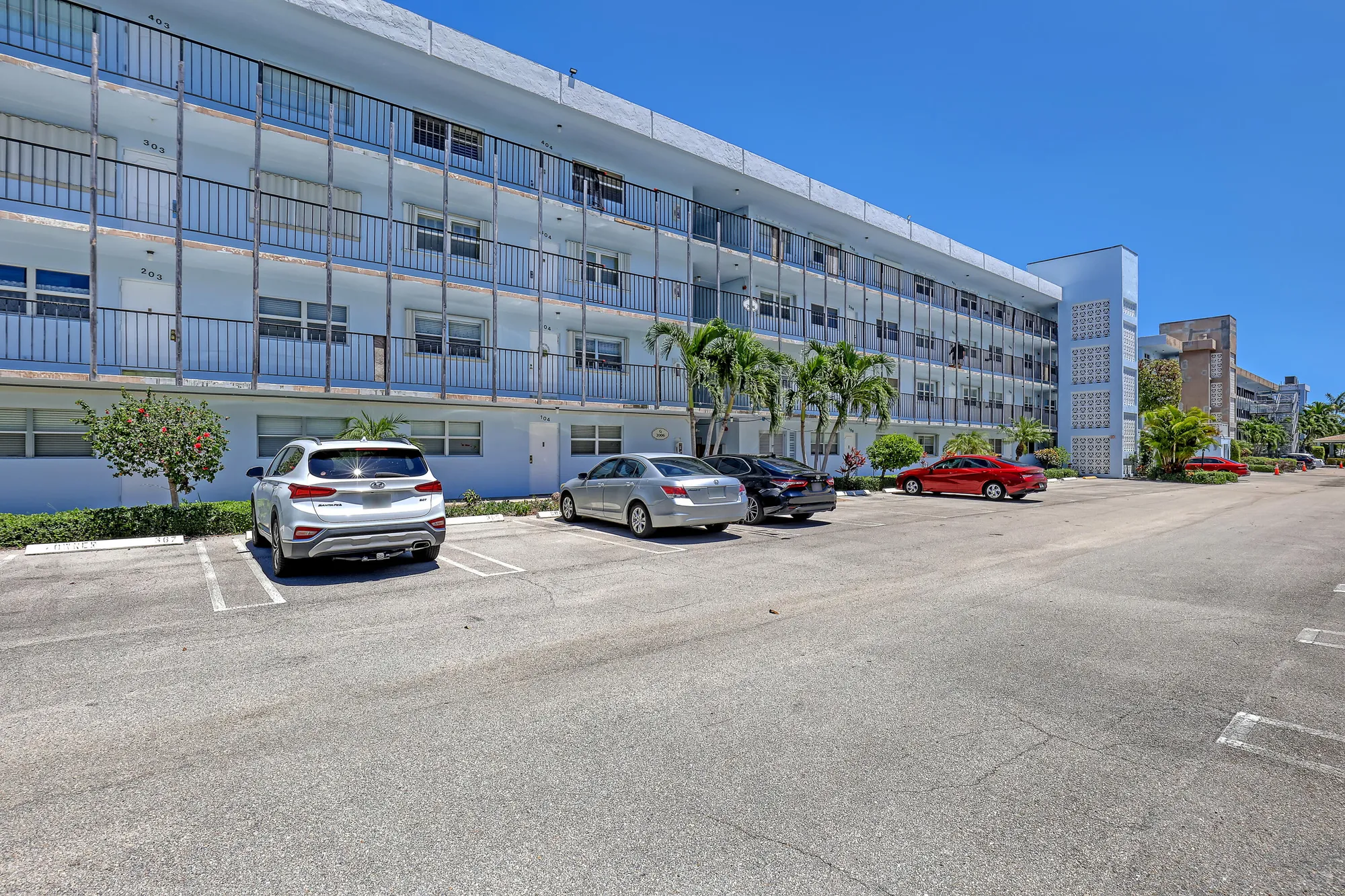 Property Slideshow image 2 of 29 | 2006 s federal hwy 205, Boynton Beach, FL, 33435