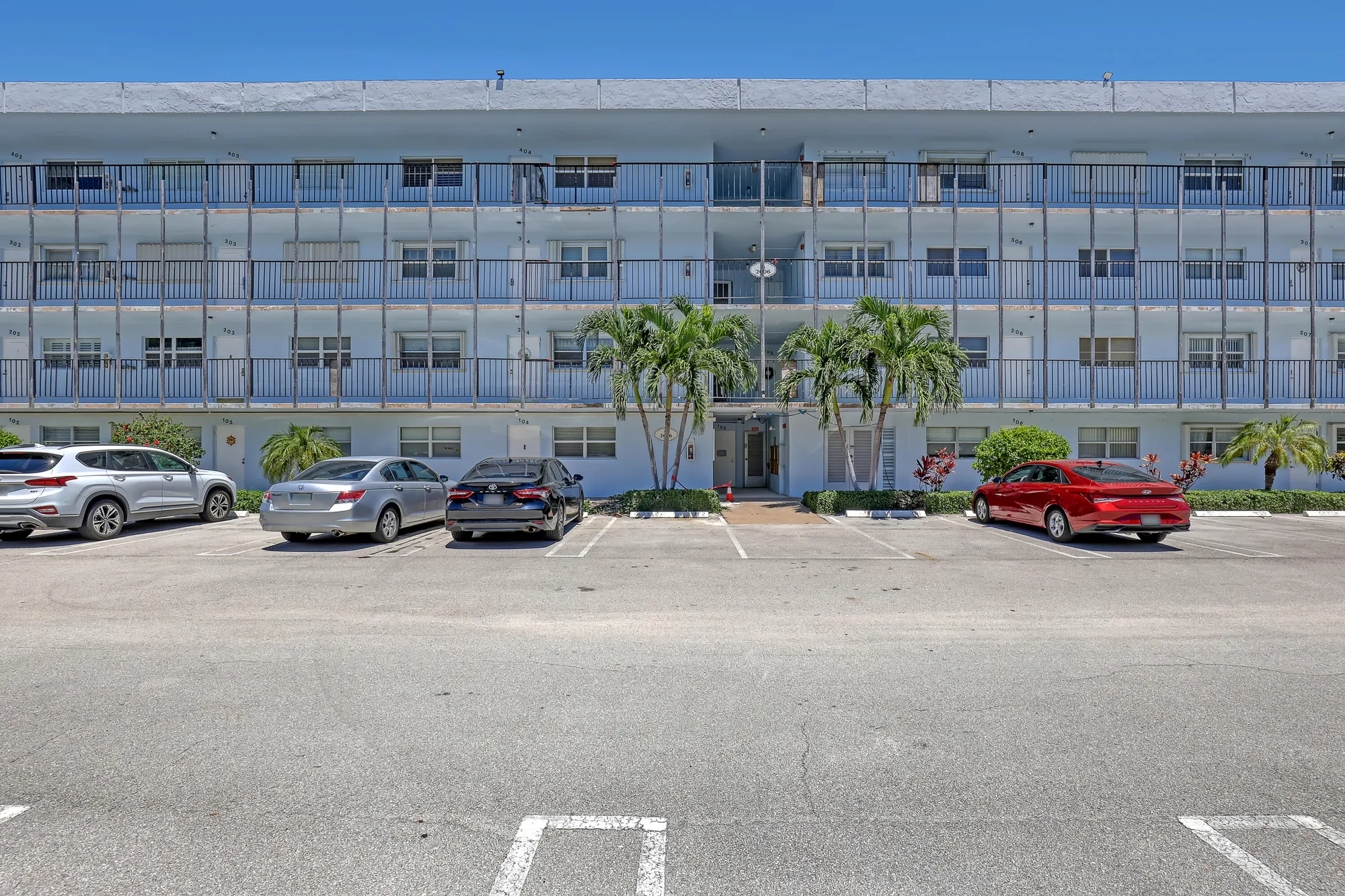 Property Slideshow image 3 of 29 | 2006 s federal hwy 205, Boynton Beach, FL, 33435