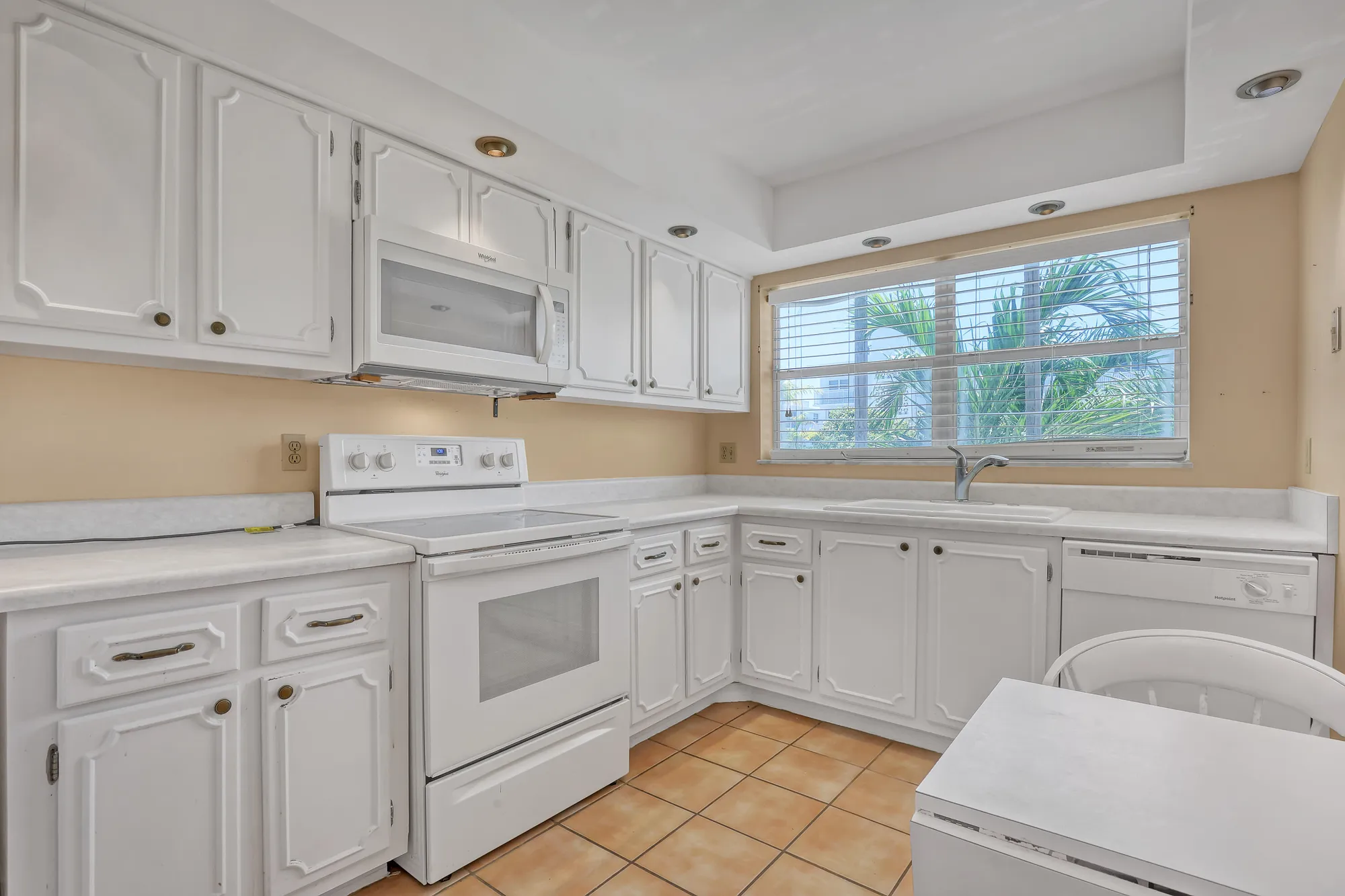 Property Slideshow image 12 of 29 | 2006 s federal hwy 205, Boynton Beach, FL, 33435