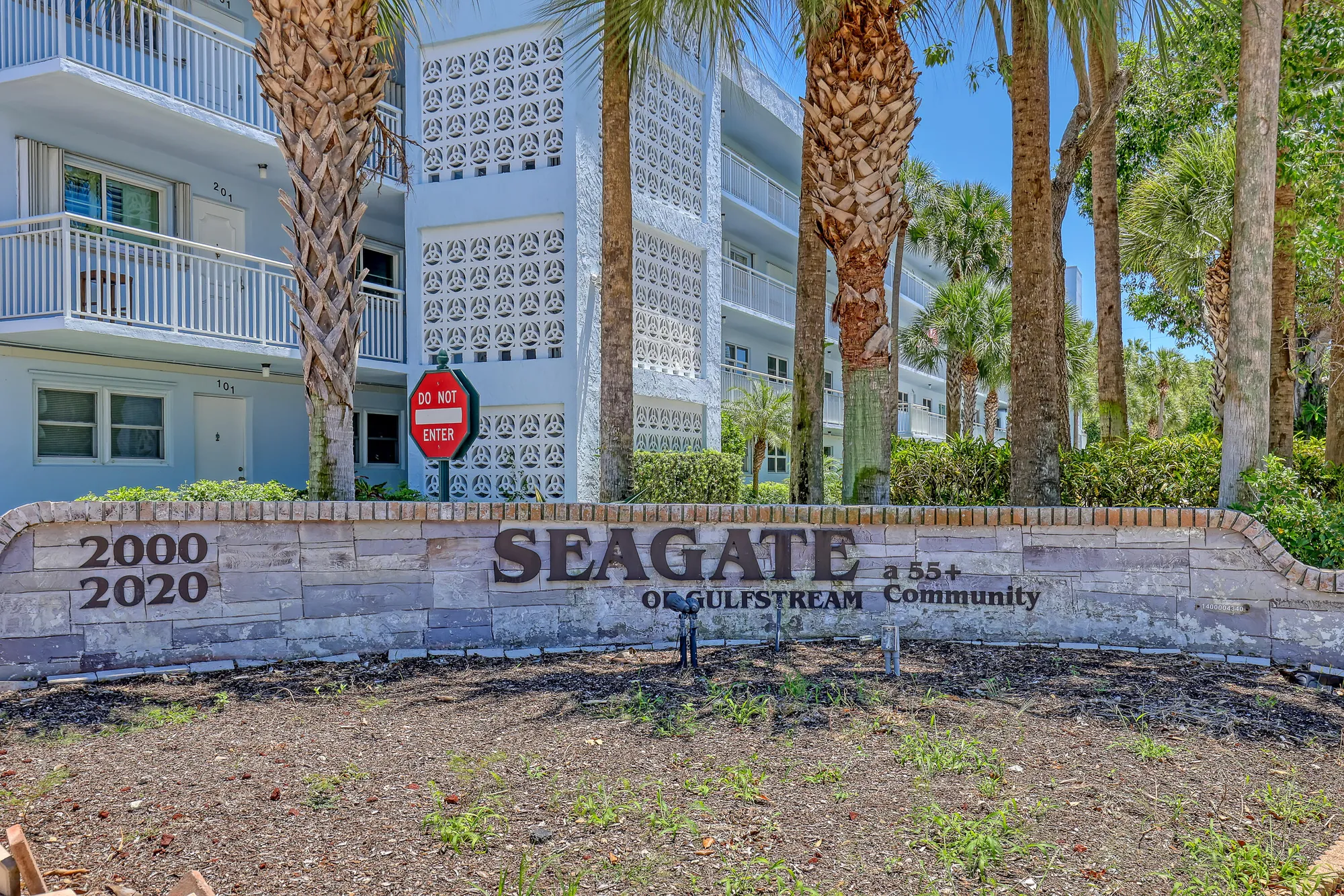 Property Slideshow image 23 of 29 | 2006 s federal hwy 205, Boynton Beach, FL, 33435