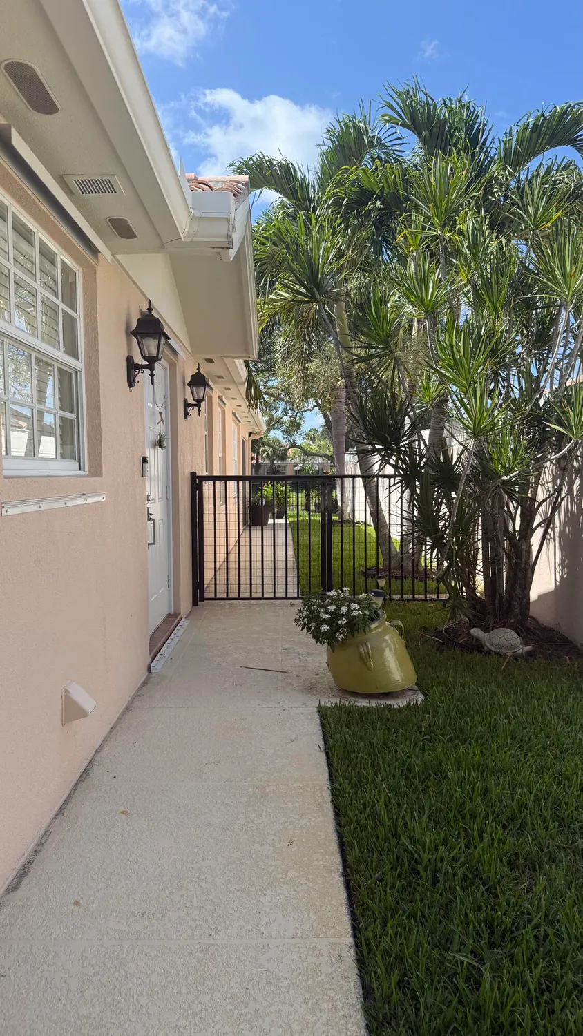 Property Slideshow image 15 of 57 | 7831 olympia dr, West Palm Beach, FL, 33411