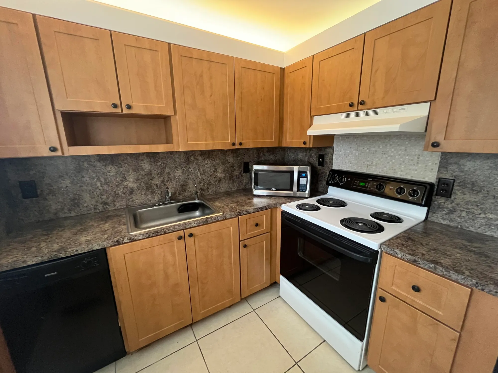 Property Slideshow image 5 of 21 | 52 flanders b, Delray Beach, FL, 33484