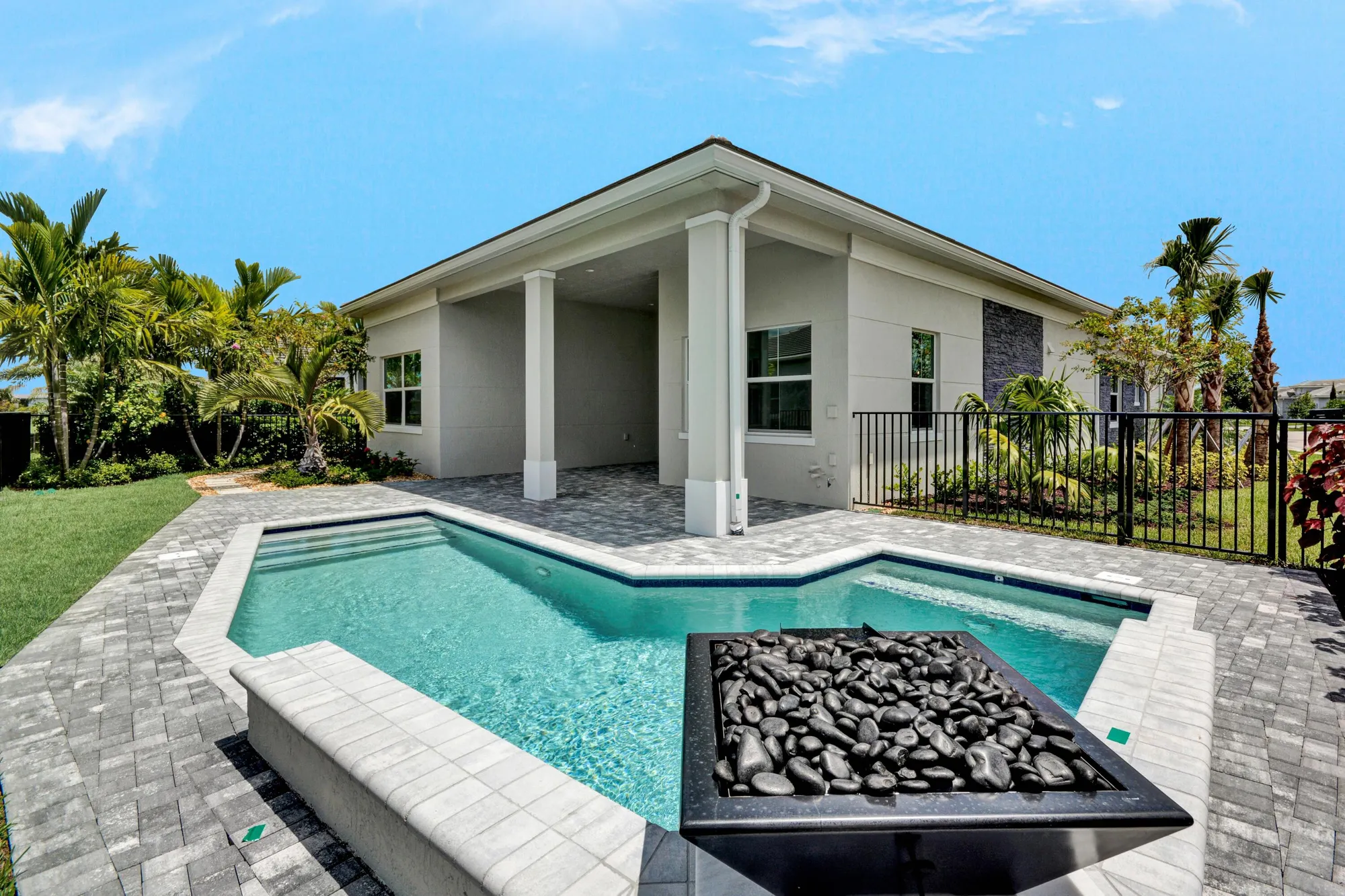 Property Slideshow image 1 of 47 | 10005 driftwood way, Palm Beach Gardens, FL, 33412