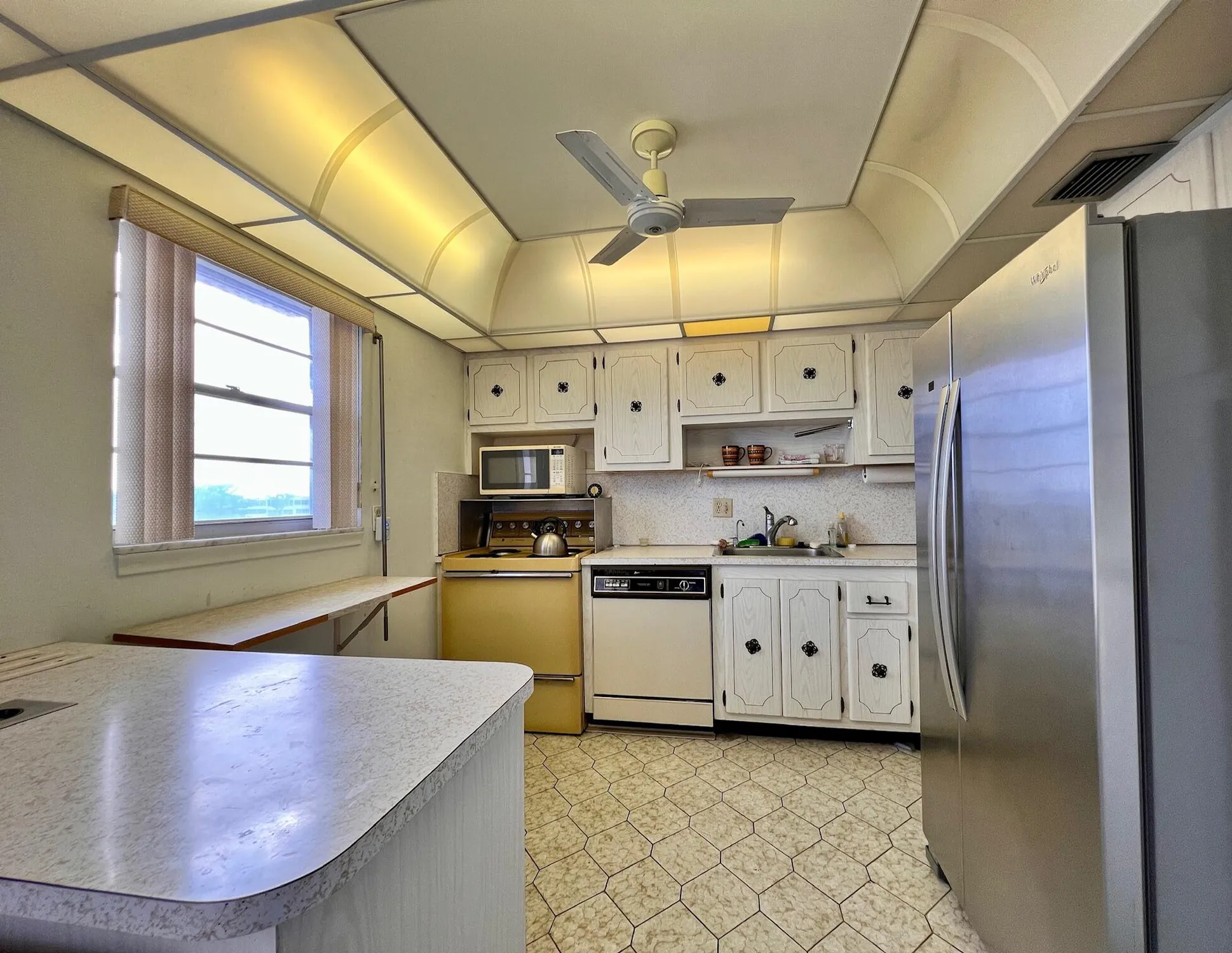 Property Slideshow image 4 of 19 | 414 greenbrier b, West Palm Beach, FL, 33417