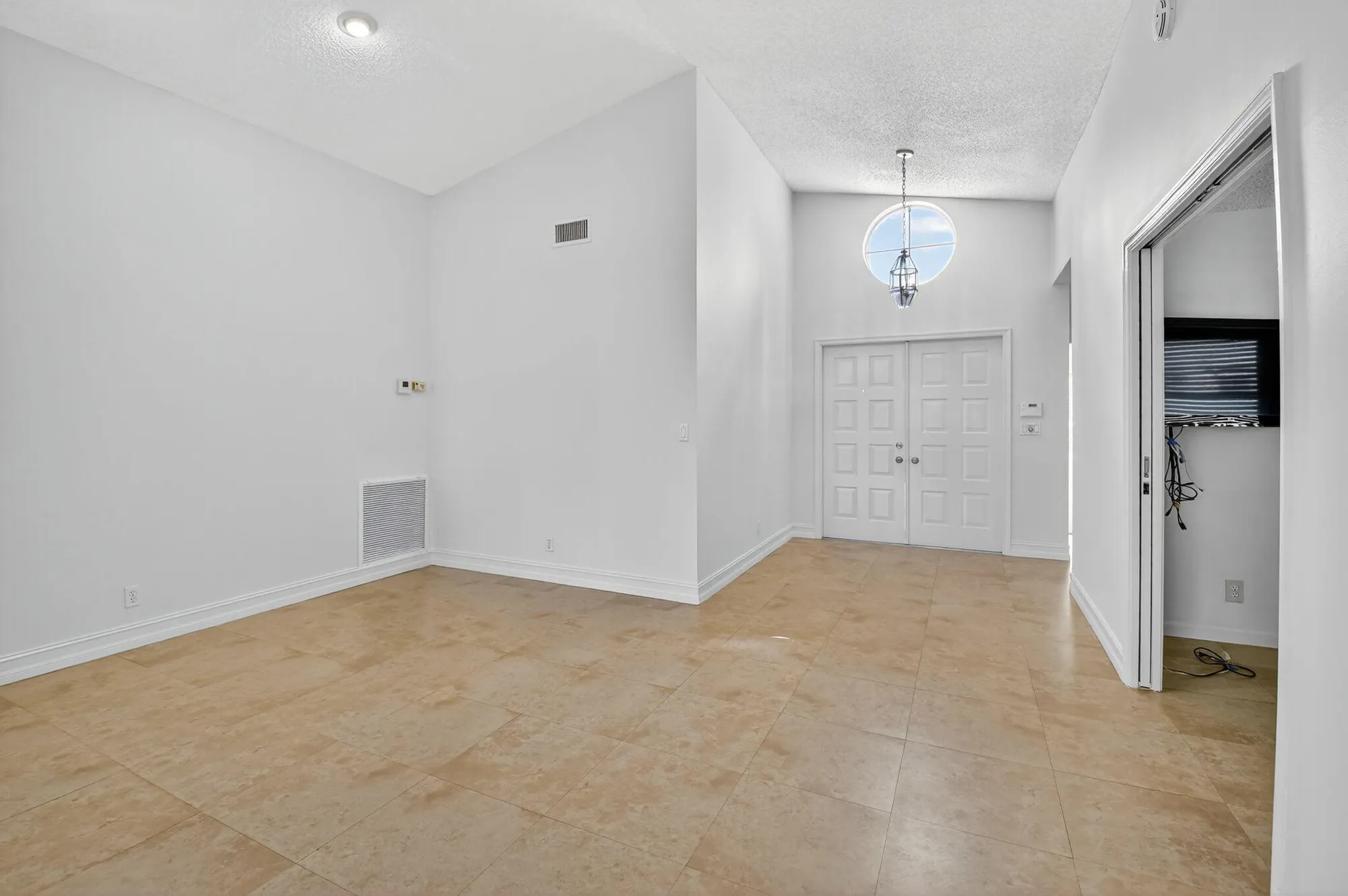 Property Slideshow image 4 of 82 | 9914 harbour lake cir, Boynton Beach, FL, 33437