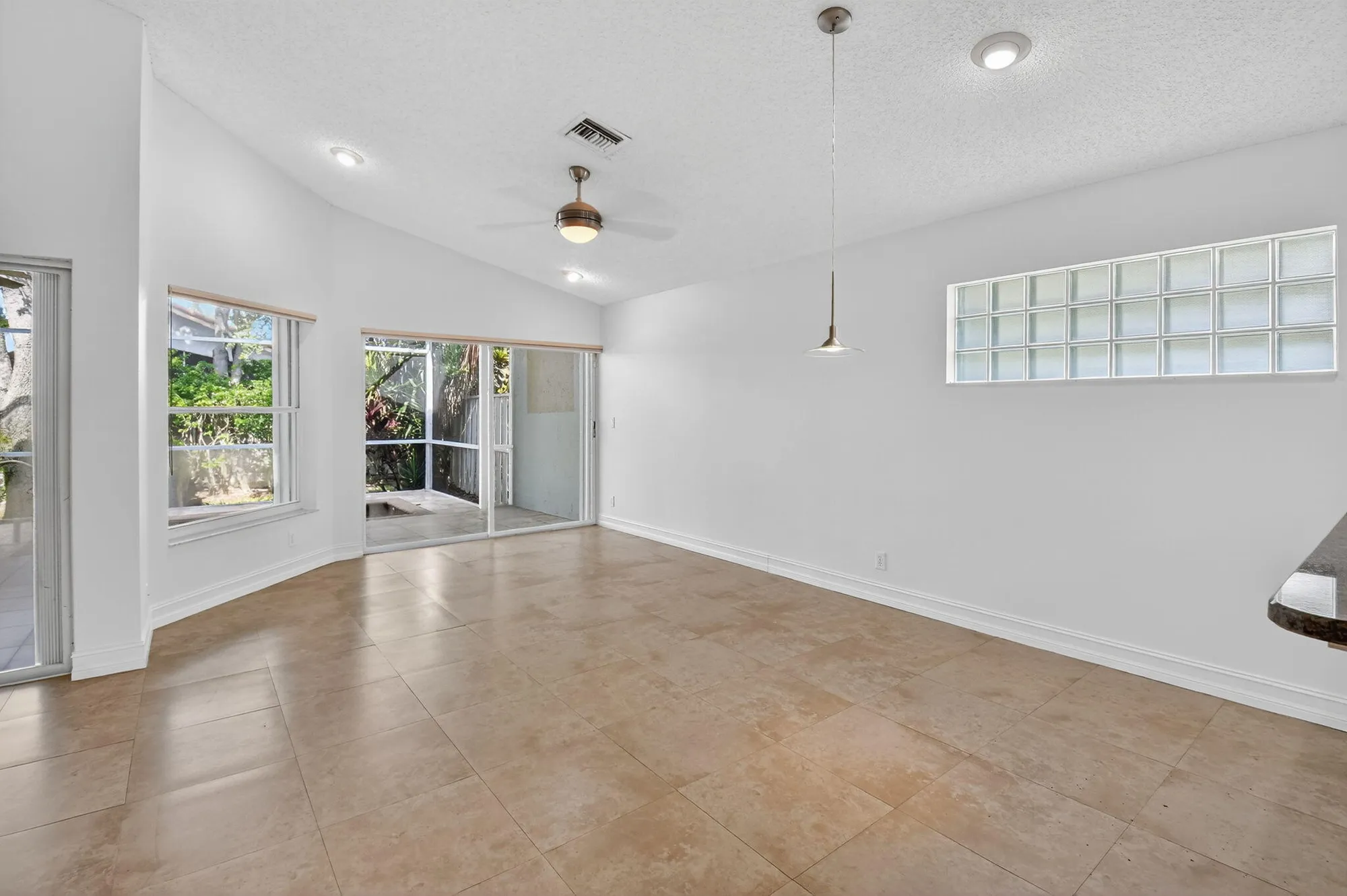 Property Slideshow image 9 of 82 | 9914 harbour lake cir, Boynton Beach, FL, 33437