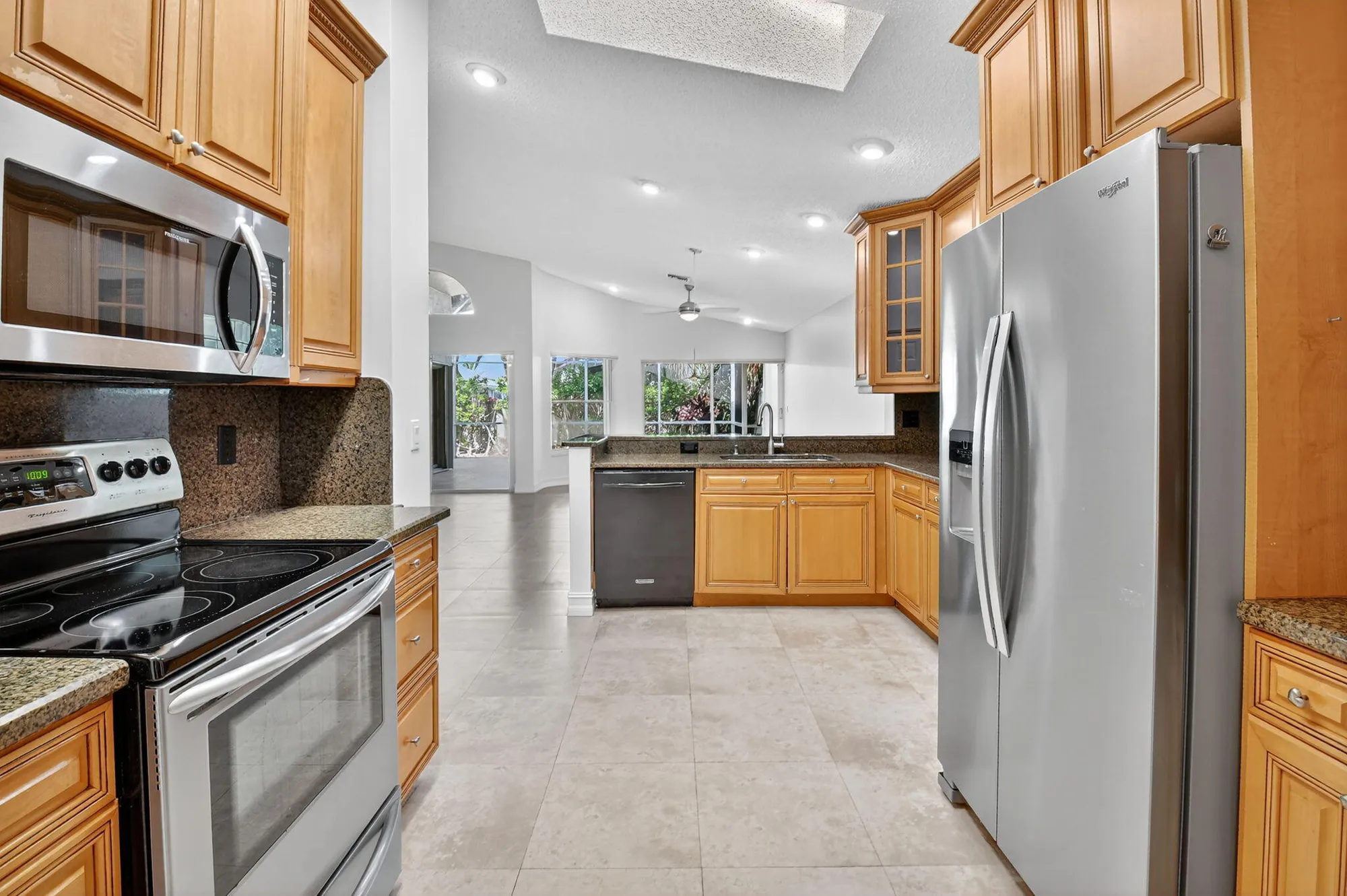 Property Slideshow image 13 of 82 | 9914 harbour lake cir, Boynton Beach, FL, 33437