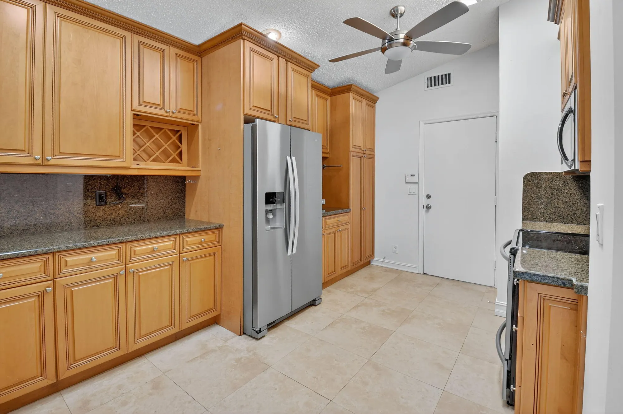 Property Slideshow image 12 of 82 | 9914 harbour lake cir, Boynton Beach, FL, 33437