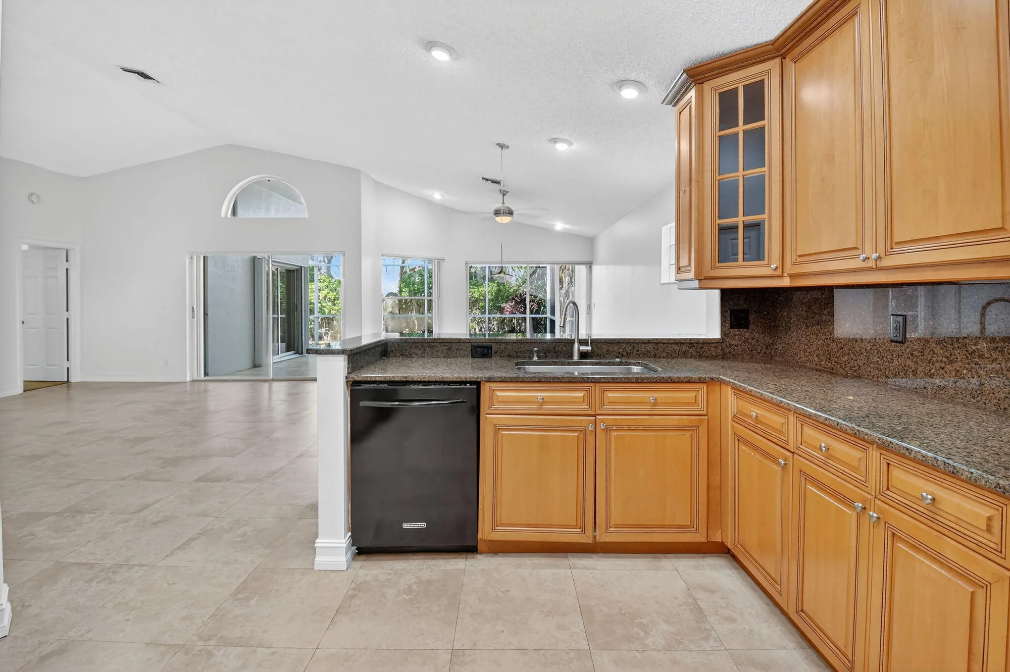 Property Slideshow image 14 of 82 | 9914 harbour lake cir, Boynton Beach, FL, 33437