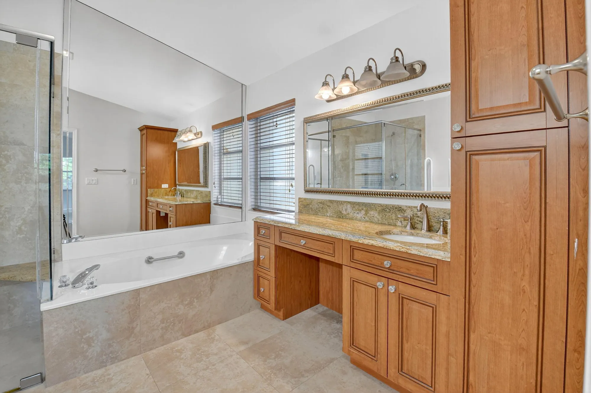 Property Slideshow image 22 of 82 | 9914 harbour lake cir, Boynton Beach, FL, 33437