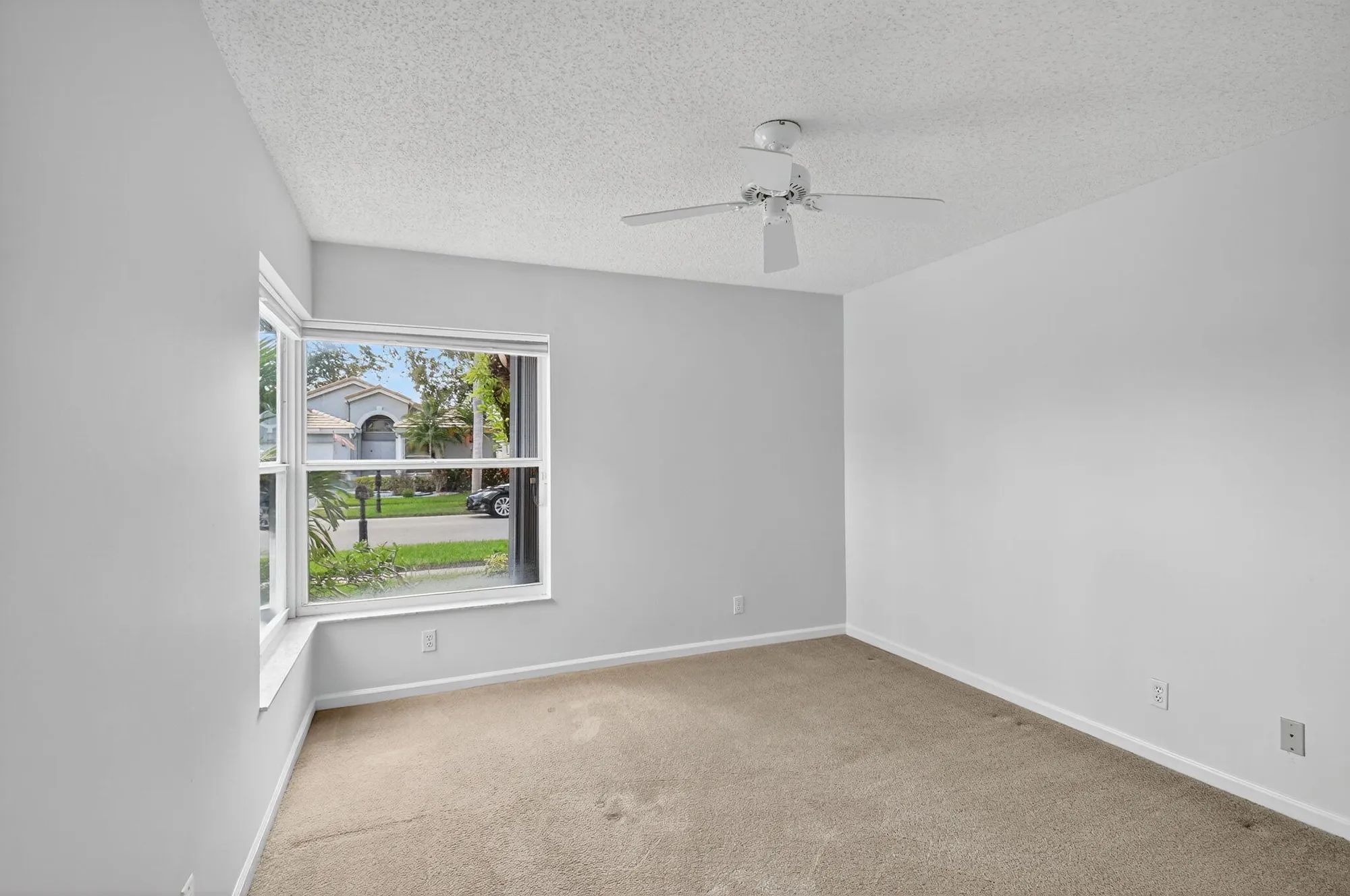 Property Slideshow image 32 of 82 | 9914 harbour lake cir, Boynton Beach, FL, 33437