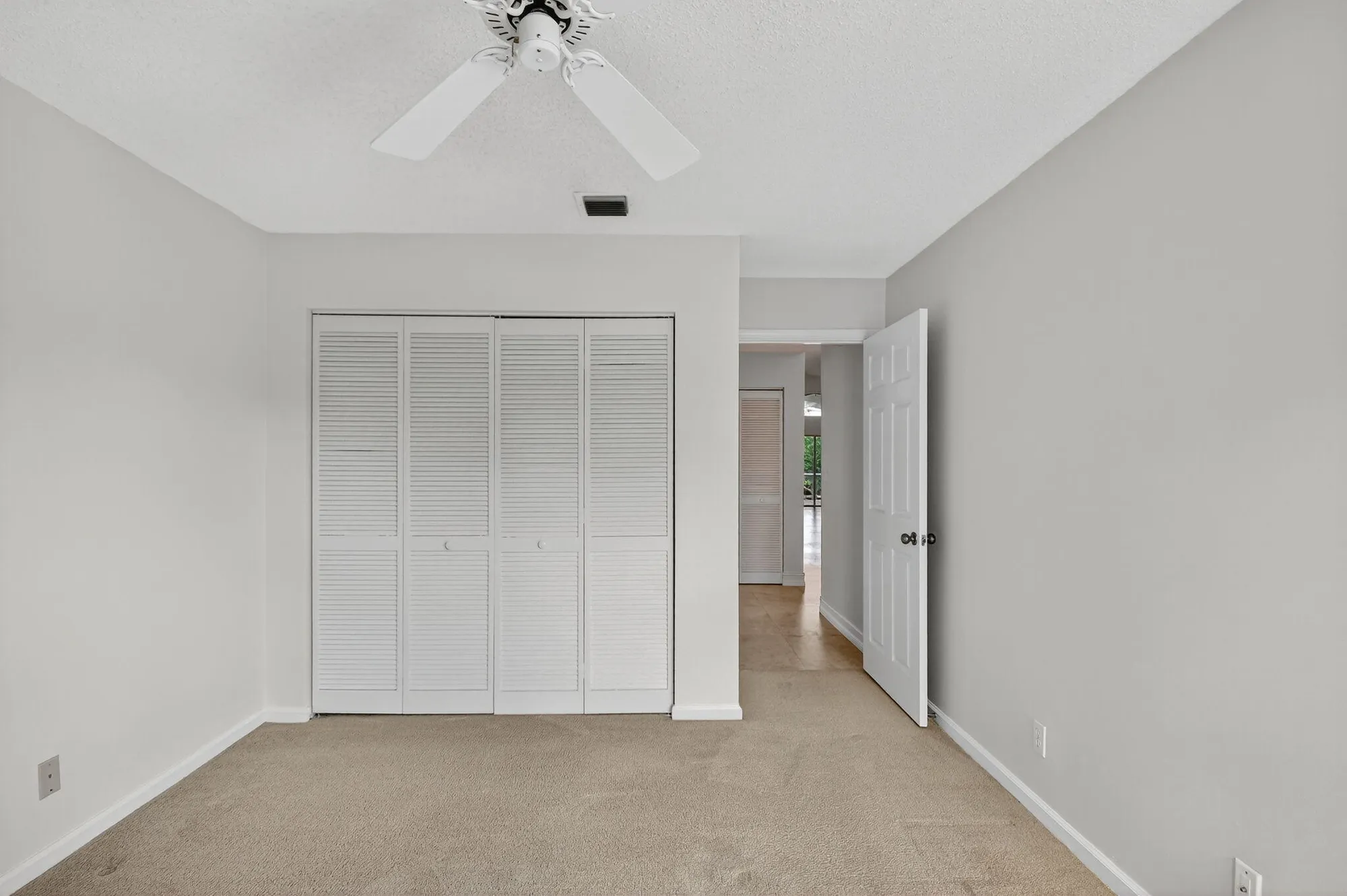 Property Slideshow image 33 of 82 | 9914 harbour lake cir, Boynton Beach, FL, 33437