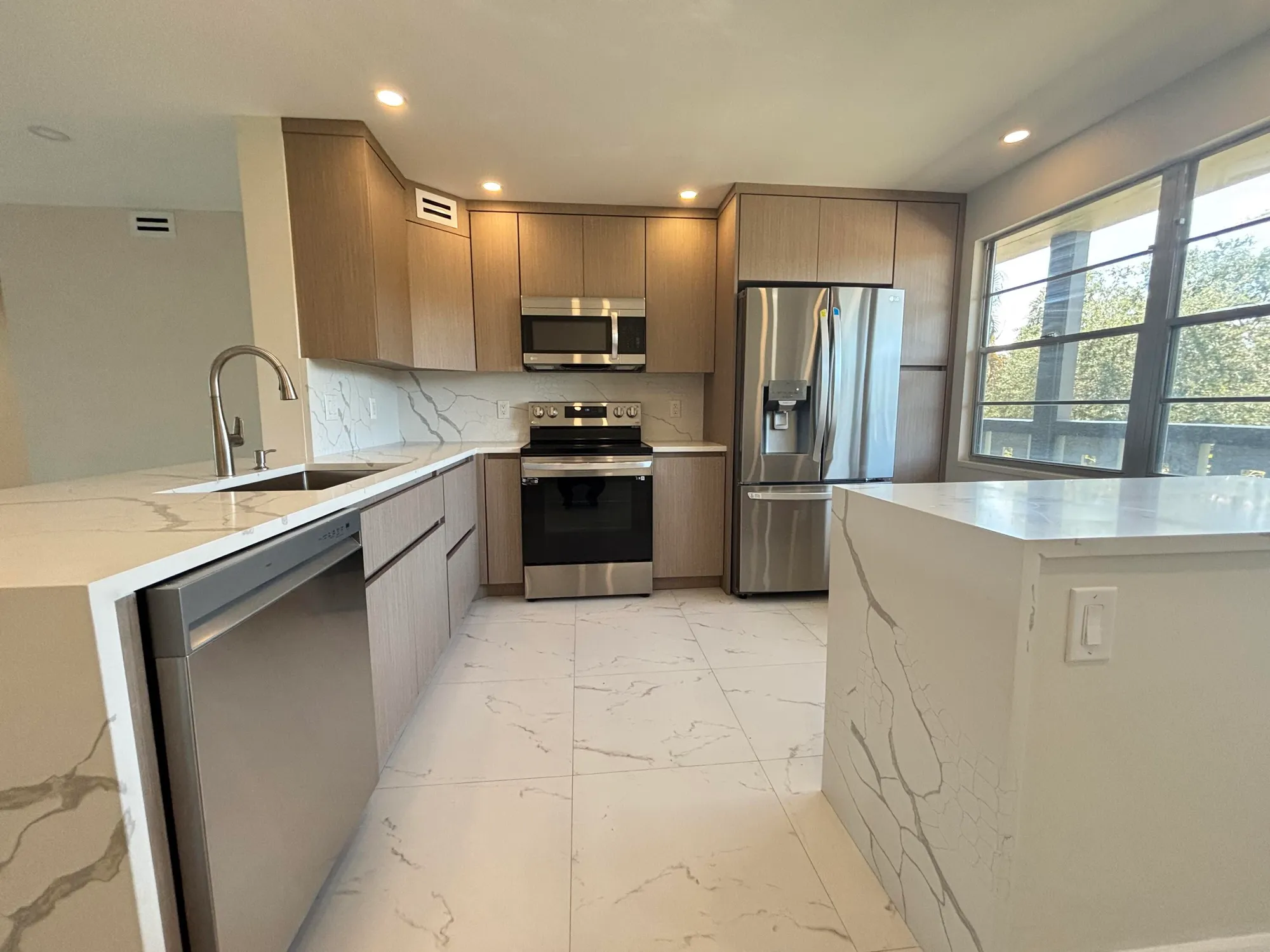 Property Slideshow image 1 of 15 | 3005 portofino isle f3, Coconut Creek, FL, 33066