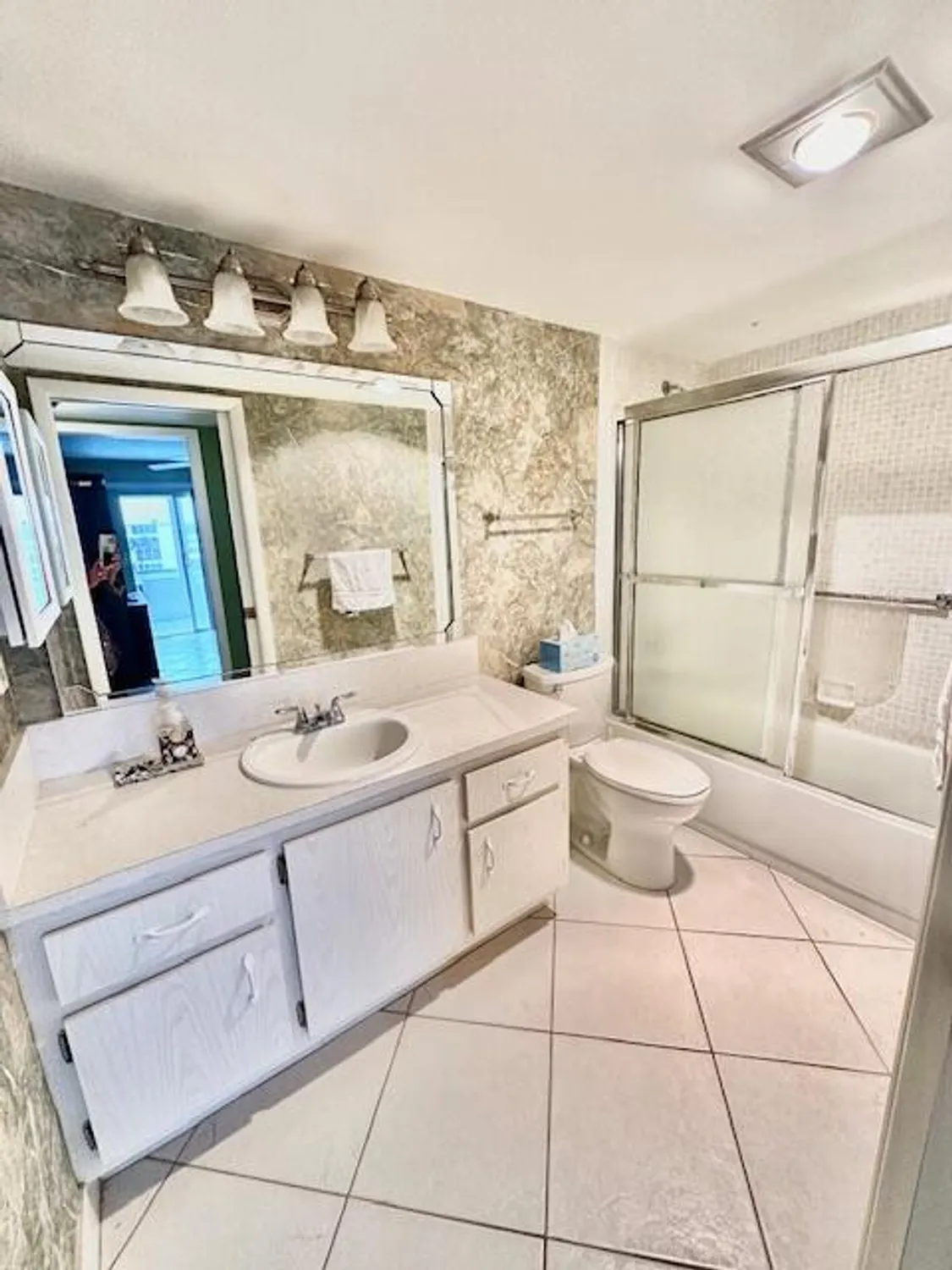 Property Slideshow image 15 of 58 | 3057 yarmouth c, Boca Raton, FL, 33434