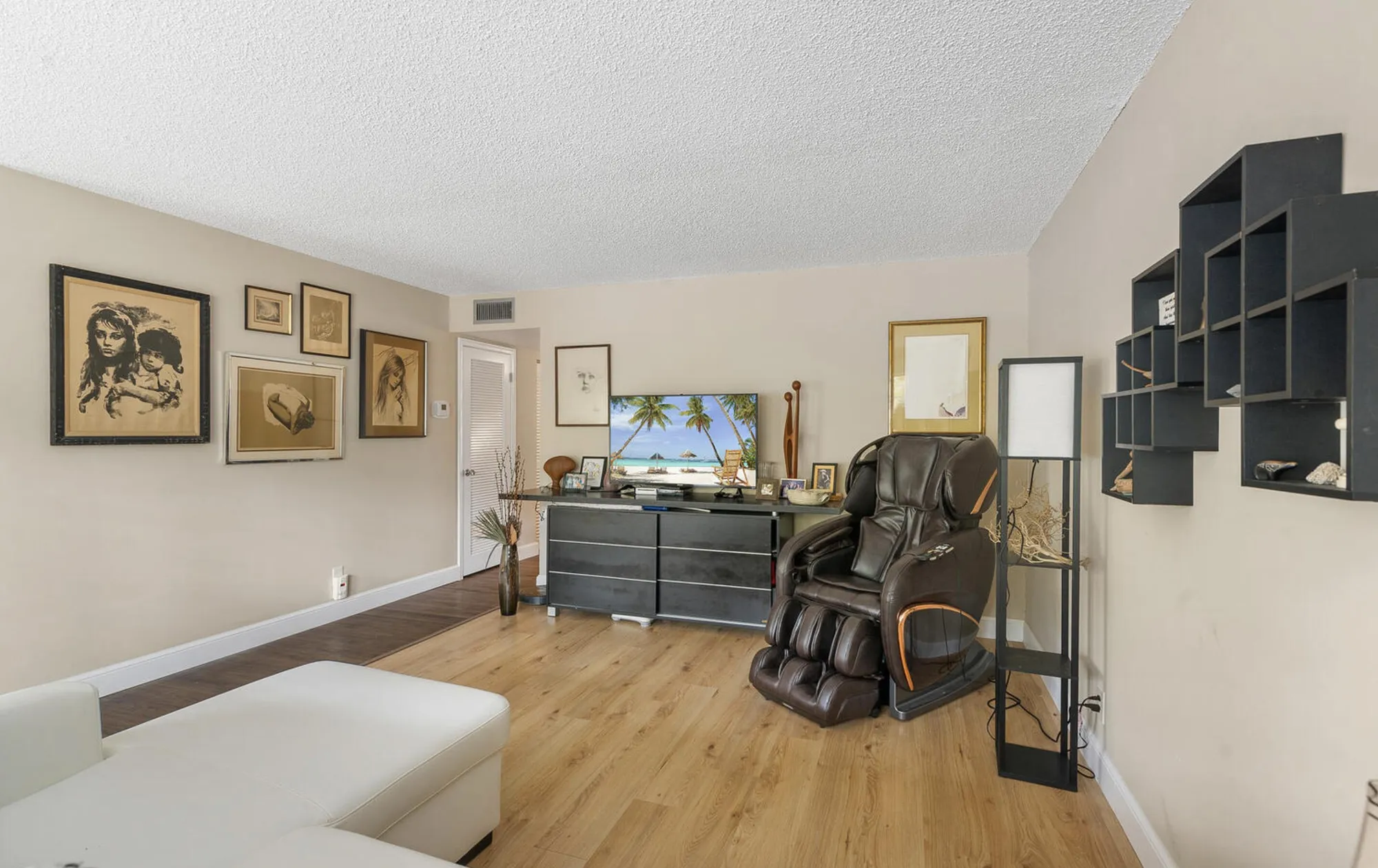 Property Slideshow image 10 of 12 | 106 wellington m # 1, West Palm Beach, FL, 33417