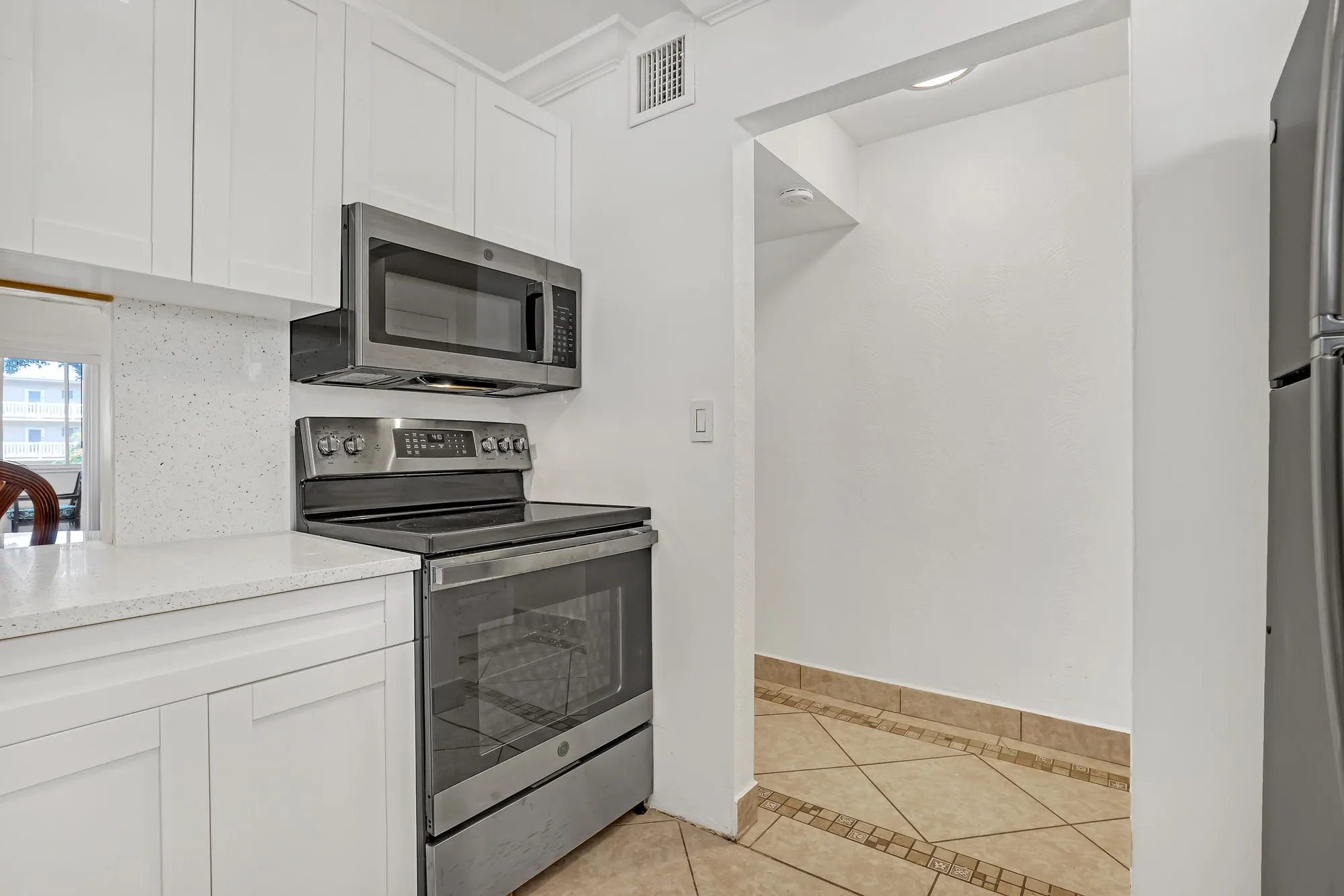 Property Slideshow image 8 of 35 | 2687 garden dr 205, Lake Worth, FL, 33461