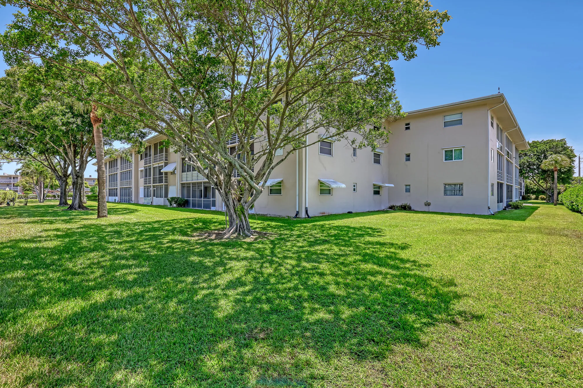 Property Slideshow image 17 of 35 | 2687 garden dr 205, Lake Worth, FL, 33461