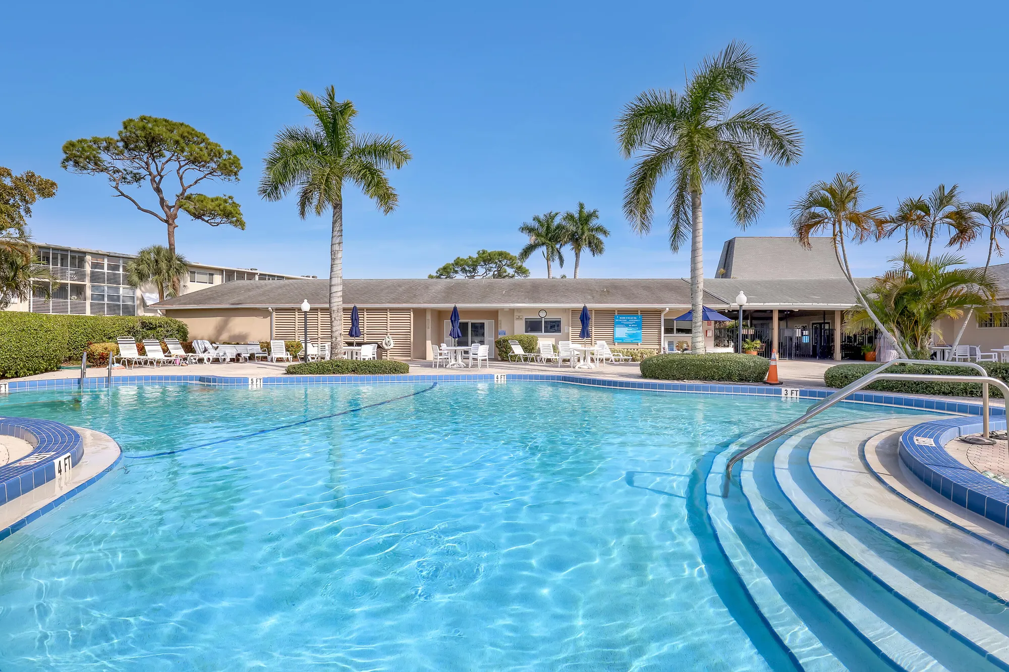 Property Slideshow image 31 of 35 | 2687 garden dr 205, Lake Worth, FL, 33461