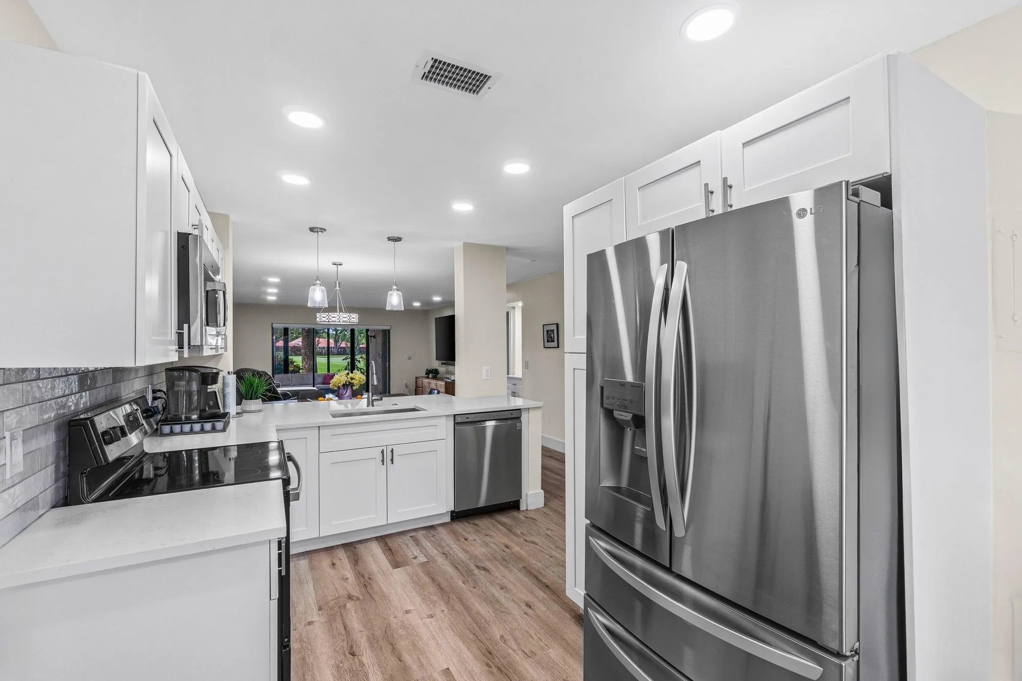 Property Slideshow image 4 of 49 | 18 stratford dr e, Boynton Beach, FL, 33436