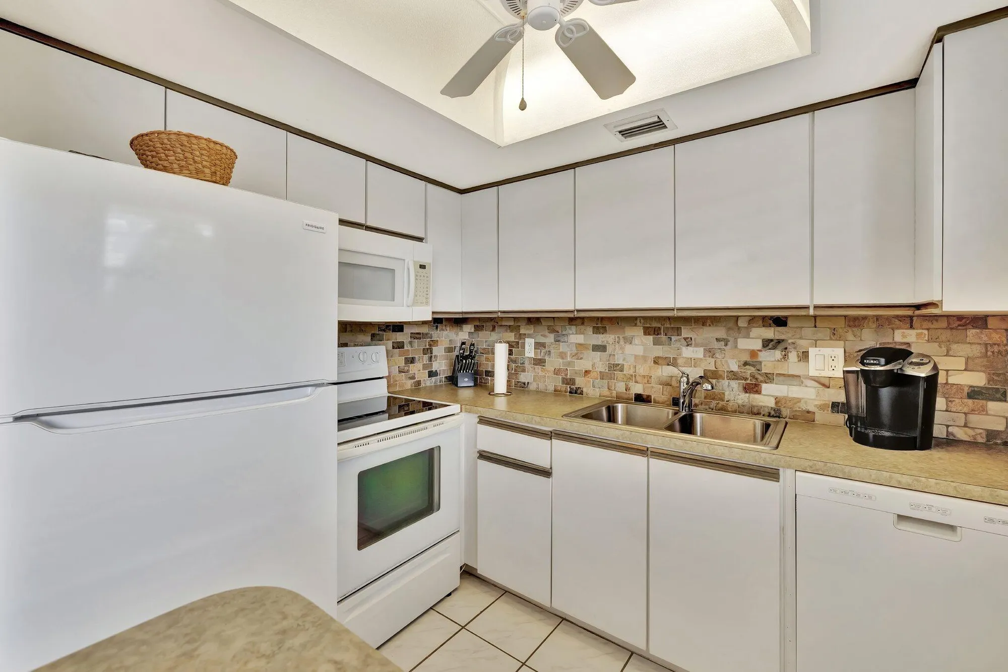 Property Slideshow image 7 of 25 | 2929 se ocean blvd 107-6, Stuart, FL, 34996