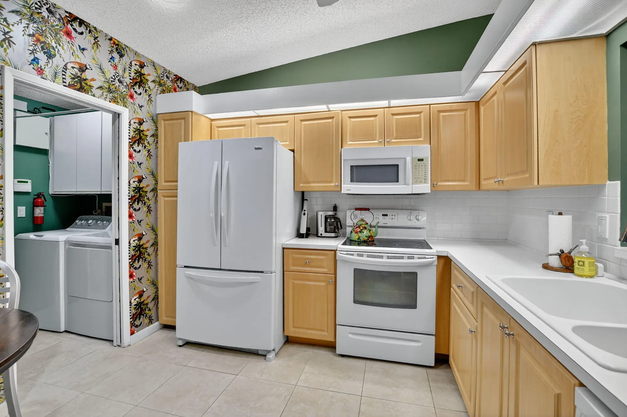 Property Slideshow image 12 of 112 | 6096 kings gate cir, Delray Beach, FL, 33484