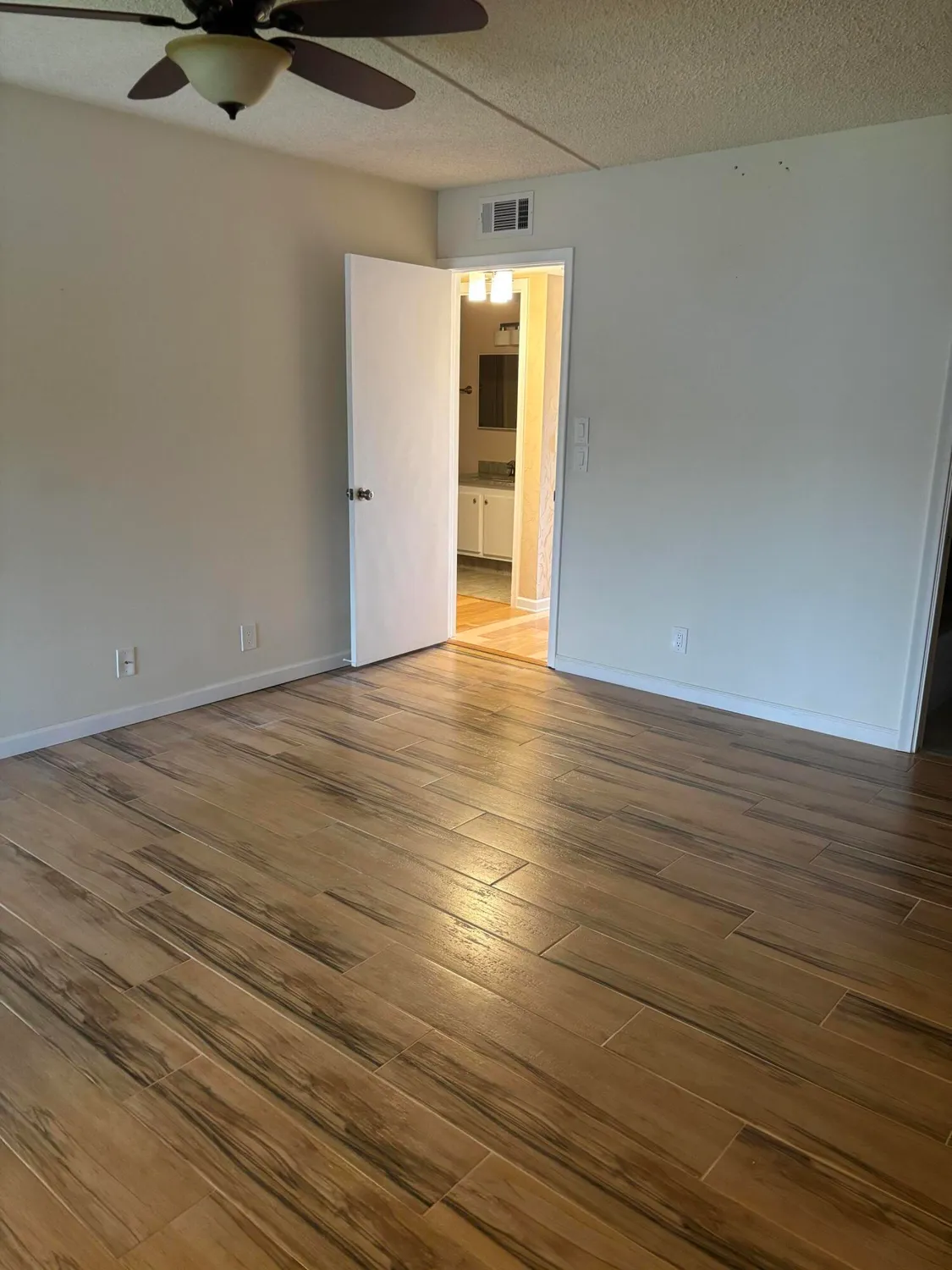 Property Slideshow image 11 of 18 | 312 wellington f, West Palm Beach, FL, 33417