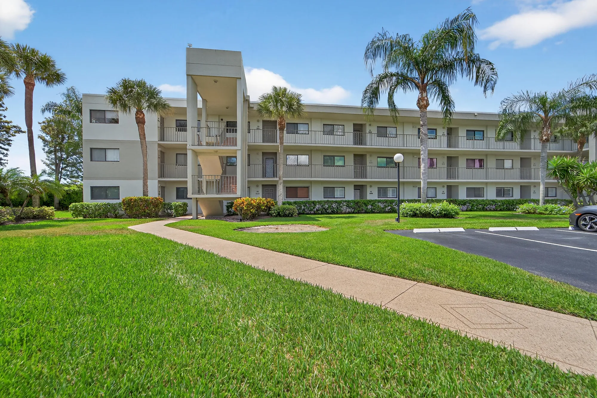 Property Slideshow image 1 of 47 | 5574 witney dr apt 102, Delray Beach, FL, 33484