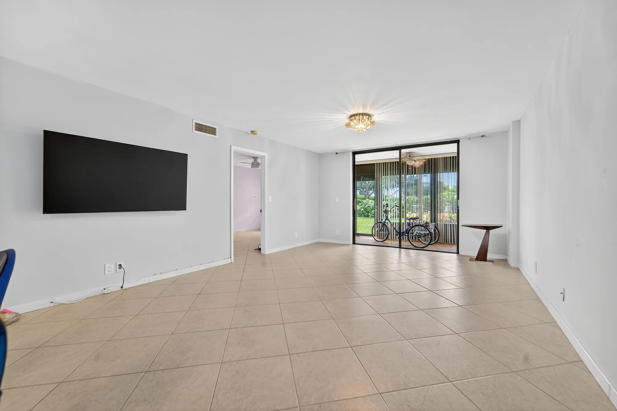 Property Slideshow image 19 of 47 | 5574 witney dr apt 102, Delray Beach, FL, 33484