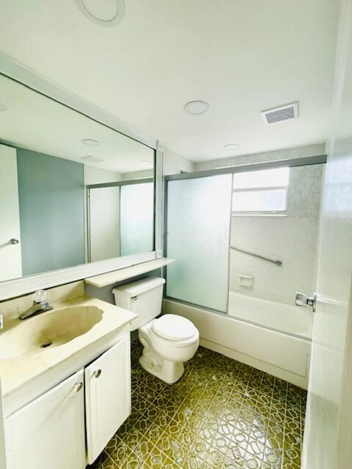 Property Slideshow image 18 of 21 | 252 brittany f f, Delray Beach, FL, 33446