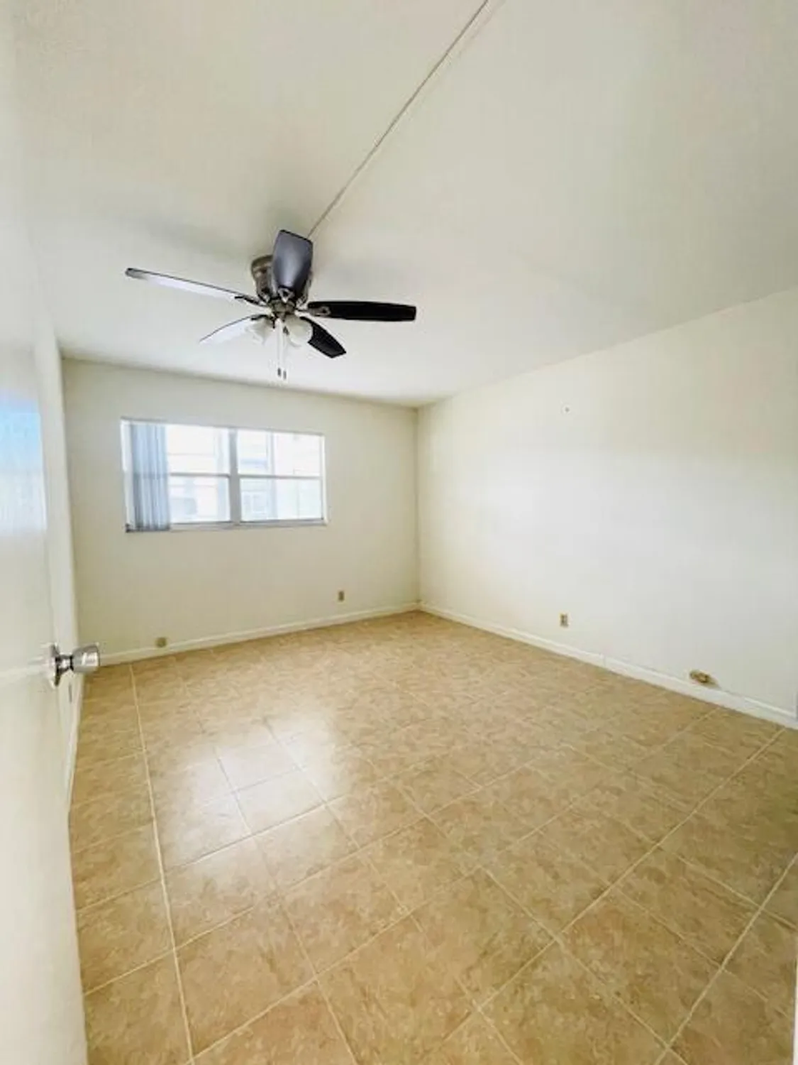 Property Slideshow image 12 of 21 | 252 brittany f f, Delray Beach, FL, 33446