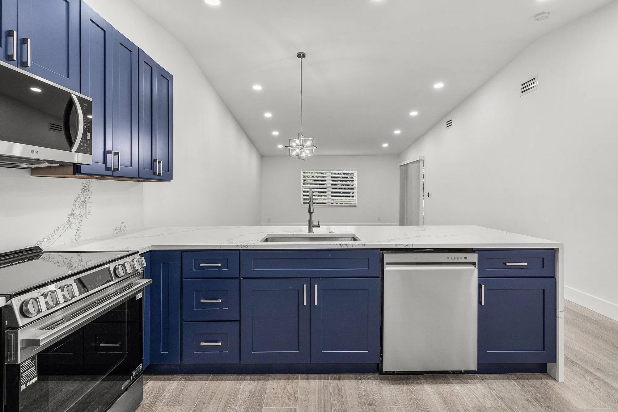 Property Slideshow image 10 of 50 | 8065 whispering palm dr, Boca Raton, FL, 33496