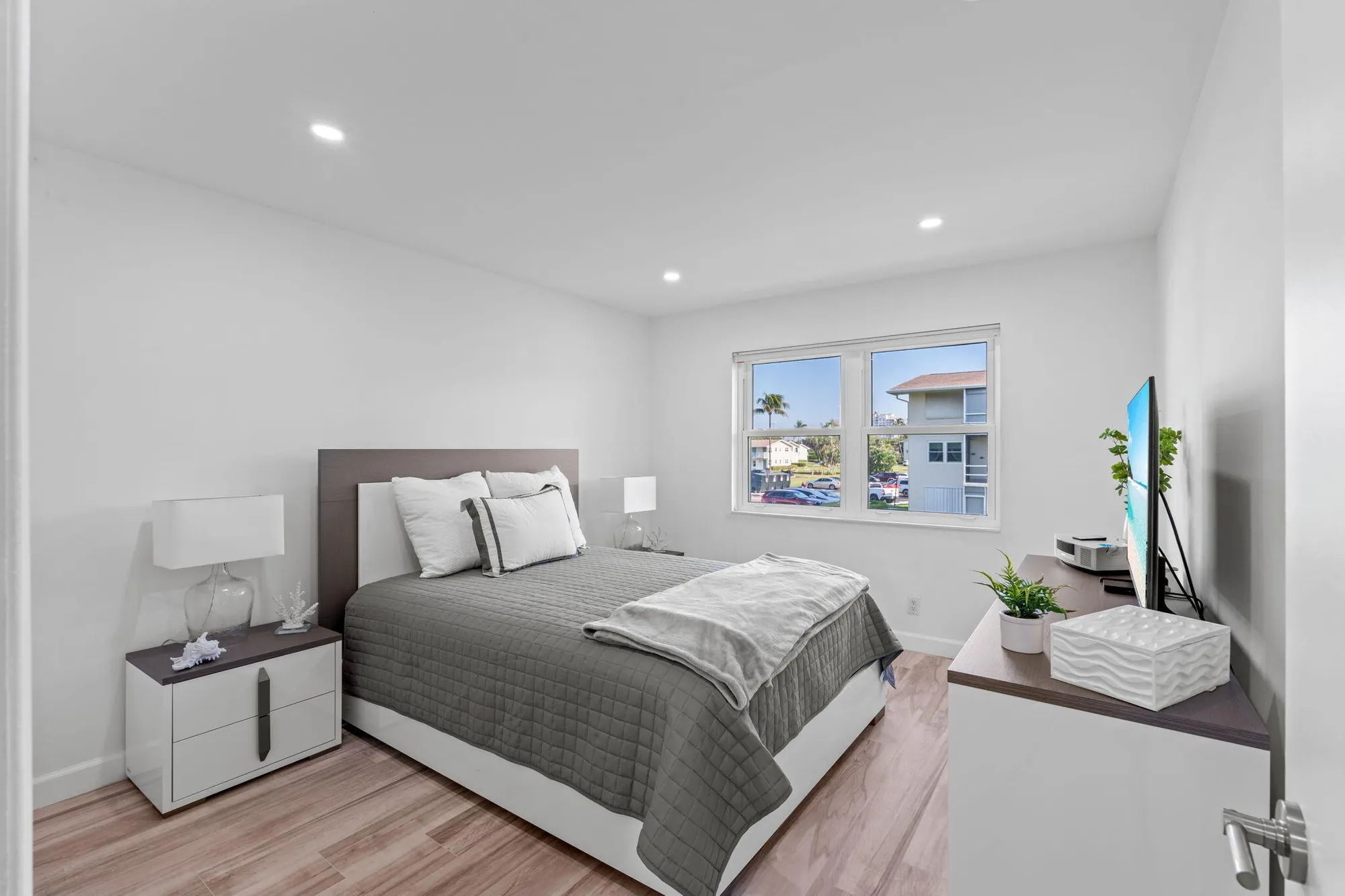 Property Slideshow image 17 of 33 | 530 horizons e 203, Boynton Beach, FL, 33435