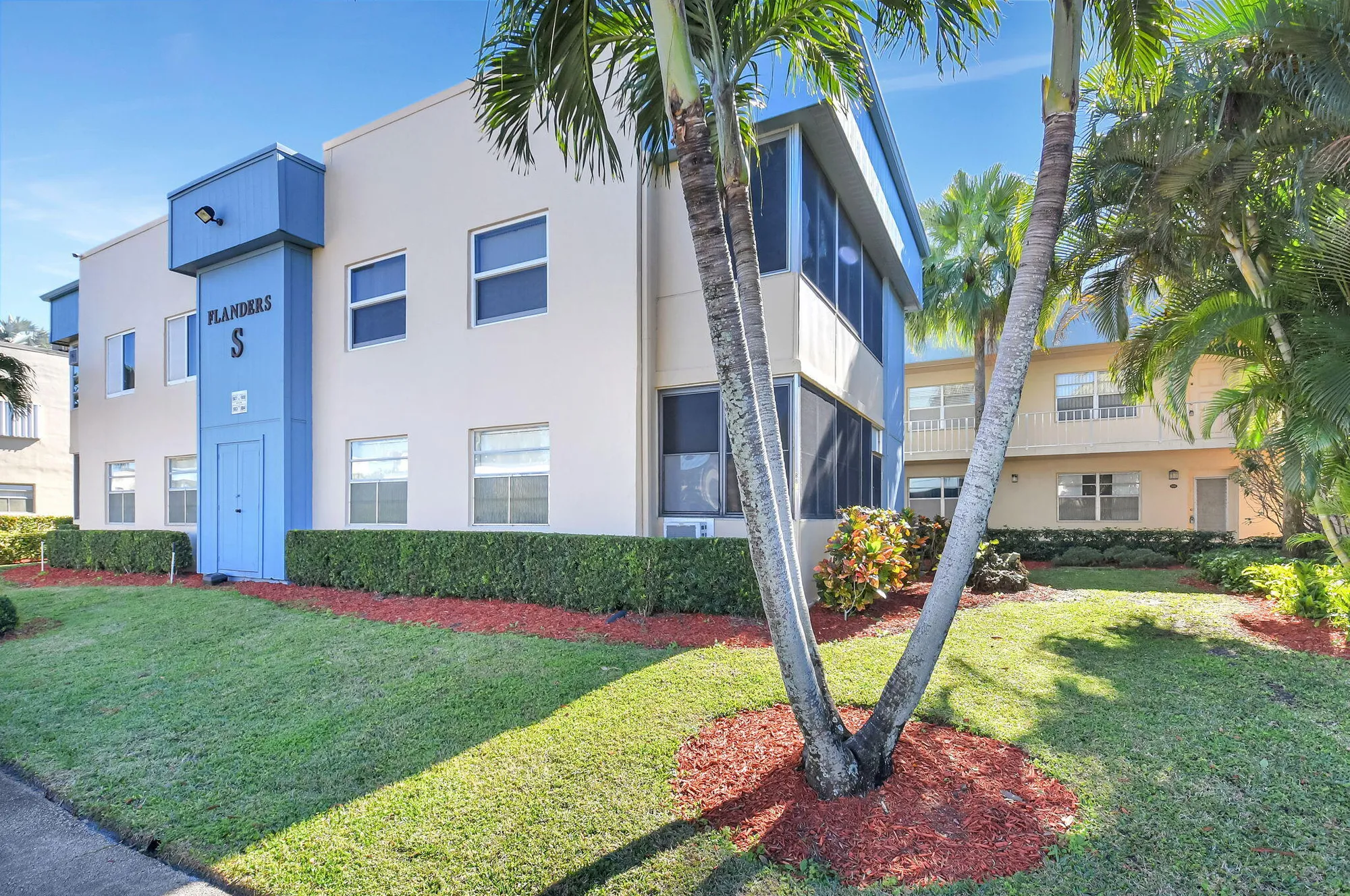 Property Slideshow image 2 of 71 | 909 flanders, Delray Beach, FL, 33484