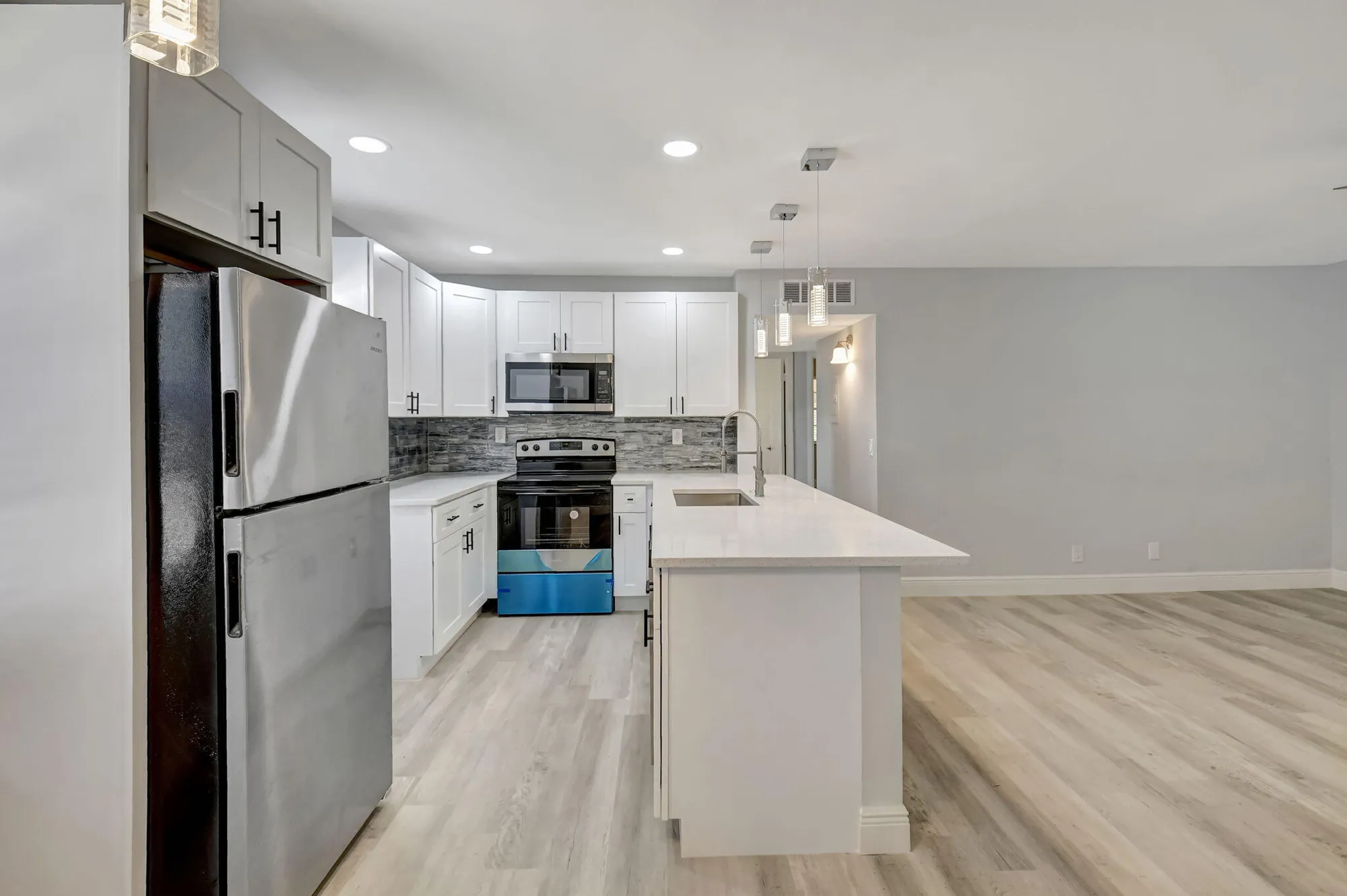 Property Slideshow image 10 of 71 | 909 flanders, Delray Beach, FL, 33484