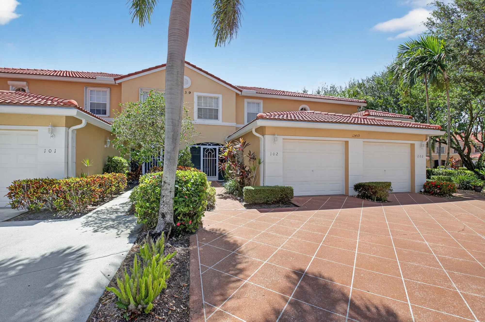 Property Slideshow image 3 of 86 | 12439 crystal pointe dr 102, Boynton Beach, FL, 33437