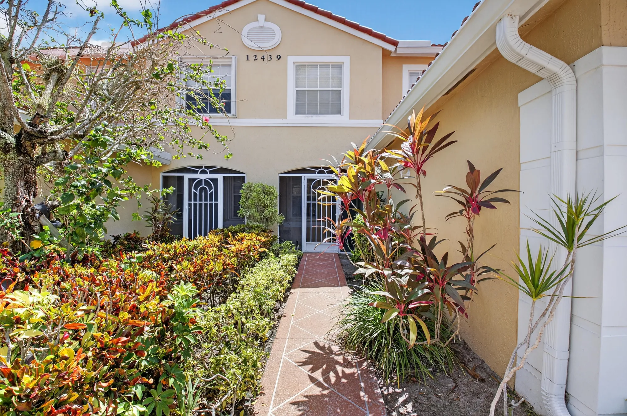 Property Slideshow image 4 of 86 | 12439 crystal pointe dr 102, Boynton Beach, FL, 33437