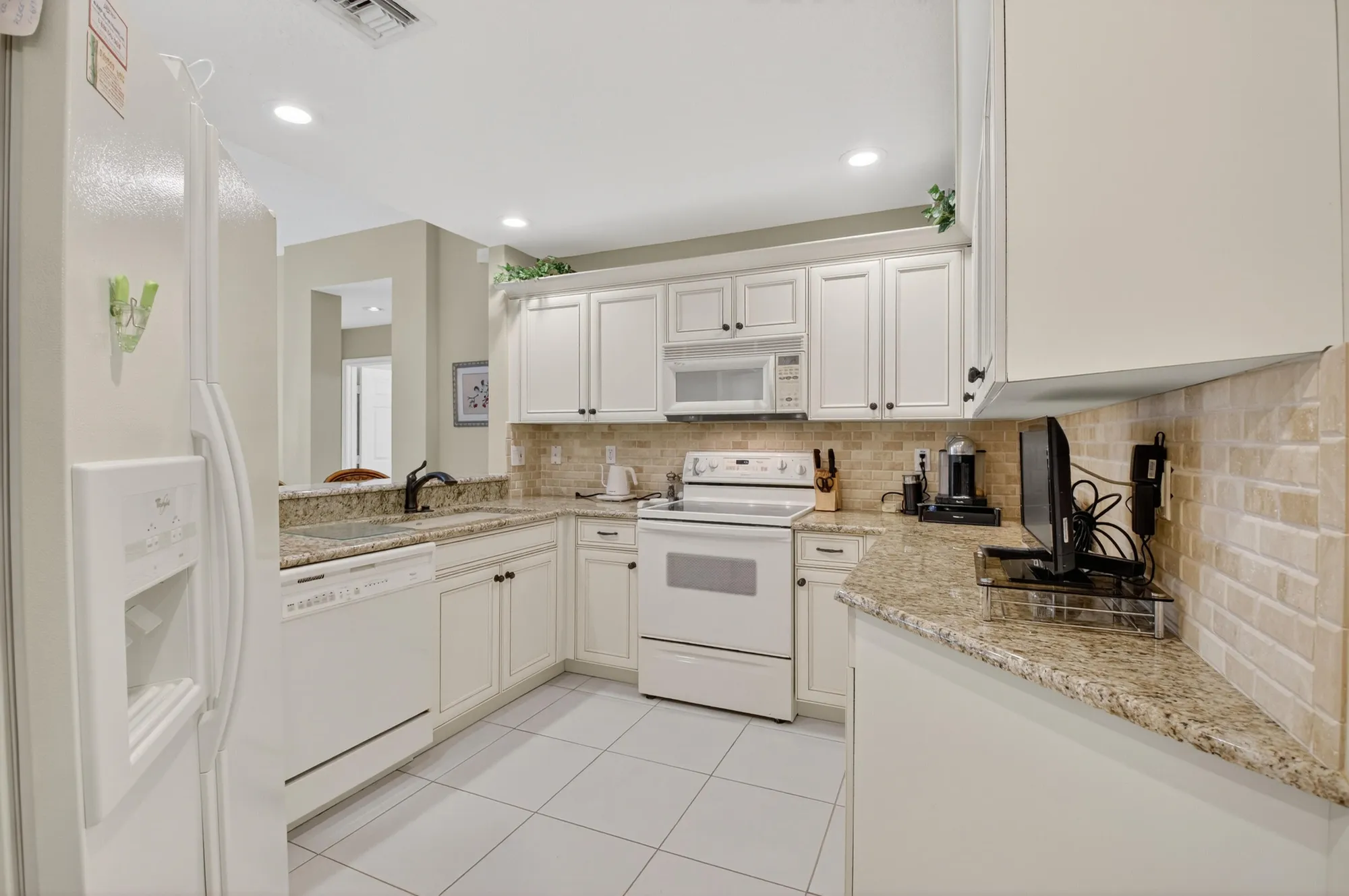 Property Slideshow image 16 of 86 | 12439 crystal pointe dr 102, Boynton Beach, FL, 33437