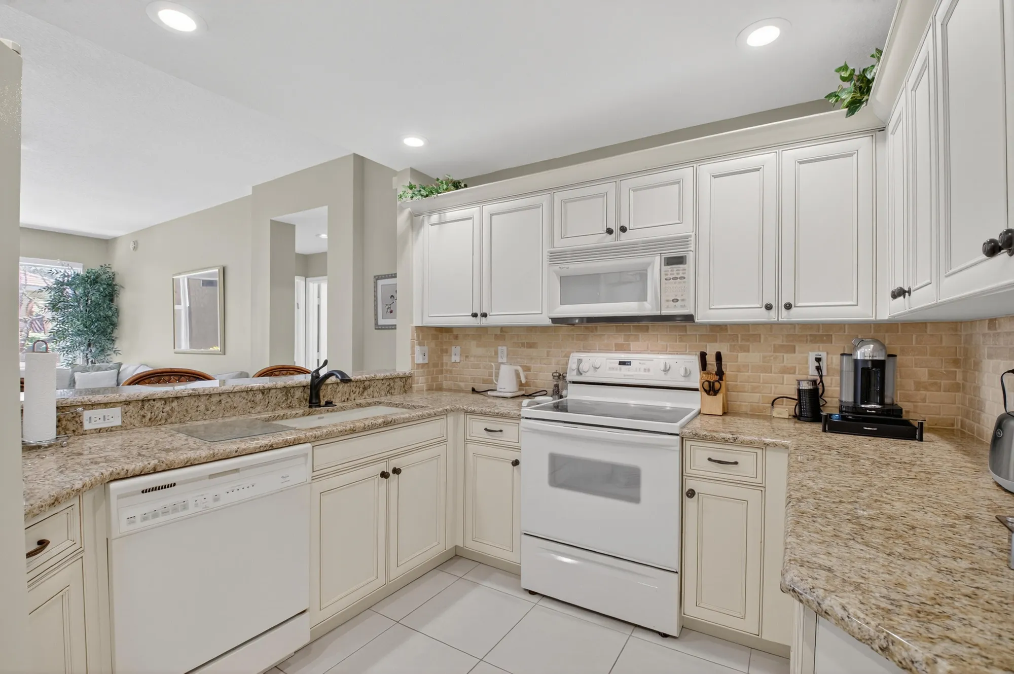 Property Slideshow image 17 of 86 | 12439 crystal pointe dr 102, Boynton Beach, FL, 33437