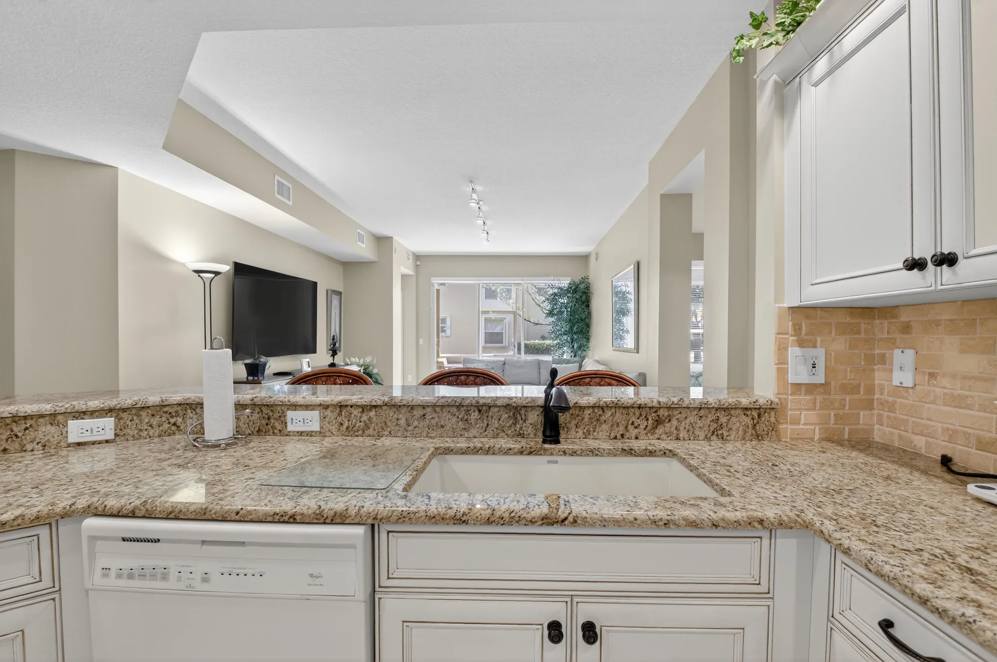 Property Slideshow image 19 of 86 | 12439 crystal pointe dr 102, Boynton Beach, FL, 33437
