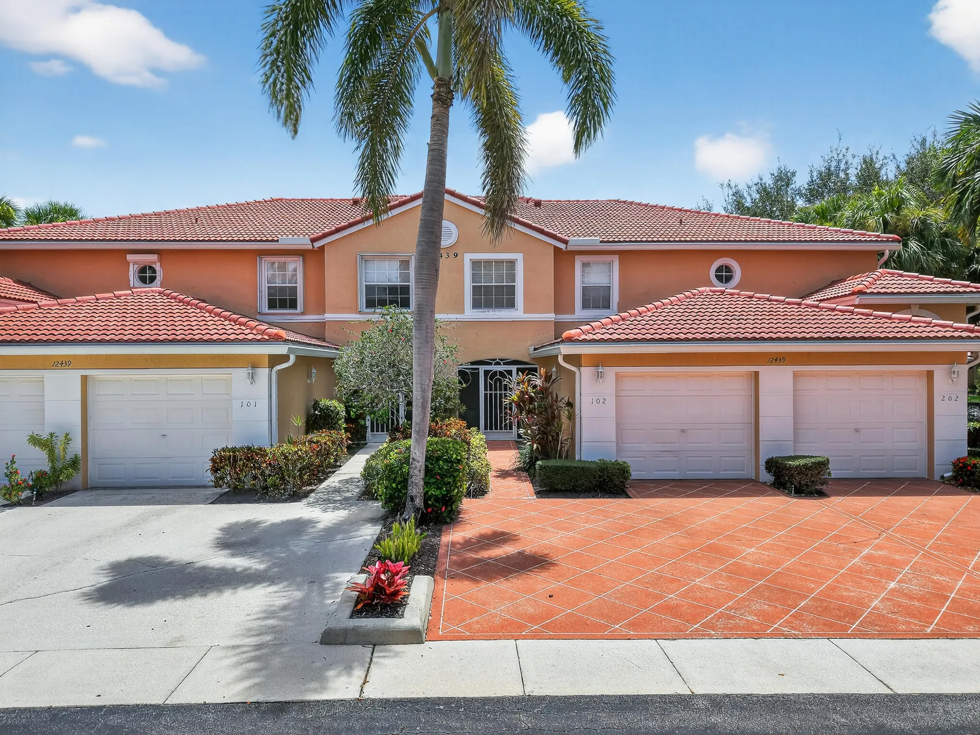 Property Slideshow image 37 of 86 | 12439 crystal pointe dr 102, Boynton Beach, FL, 33437