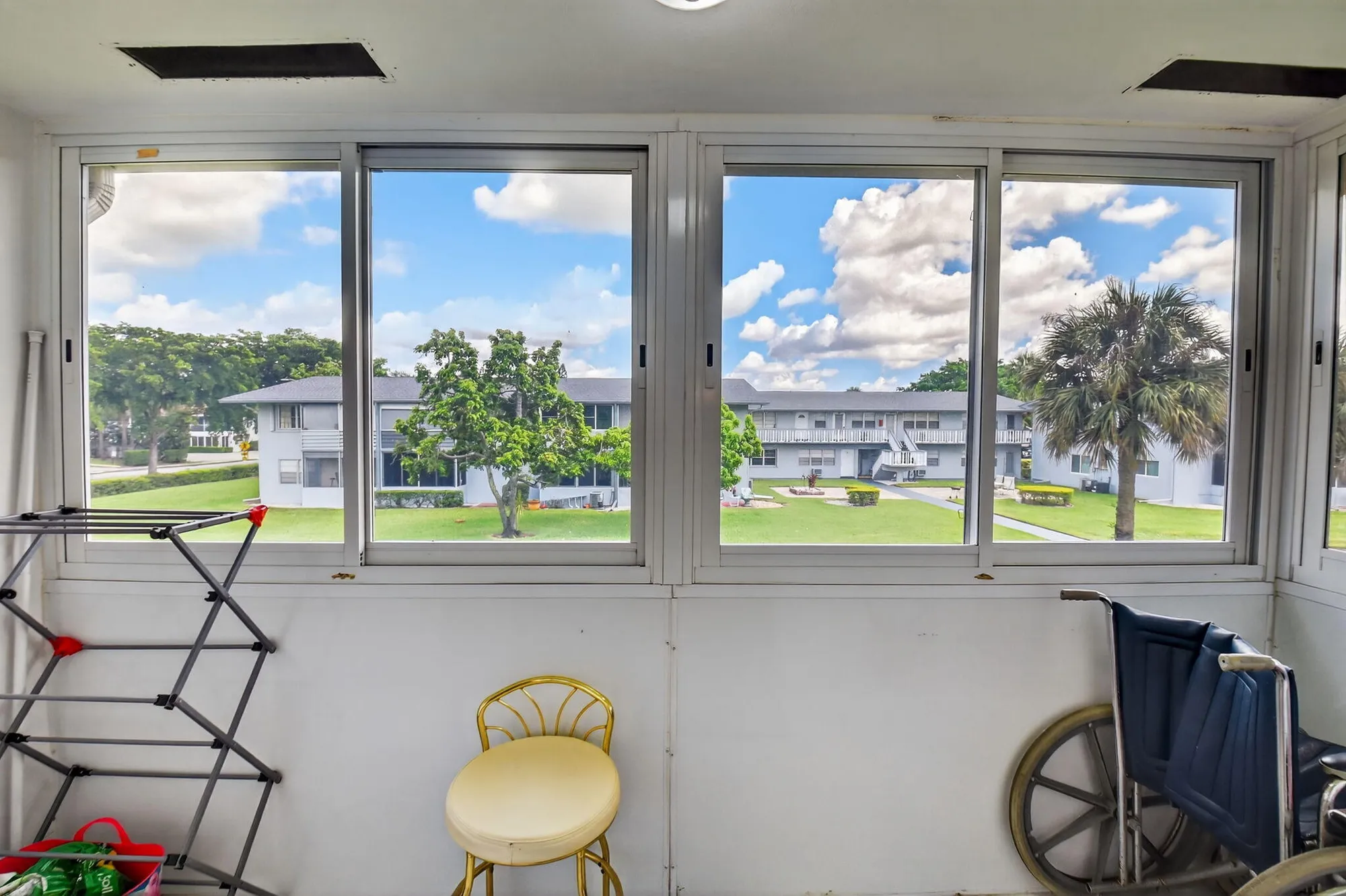 Property Slideshow image 14 of 29 | 16 waltham a, West Palm Beach, FL, 33417