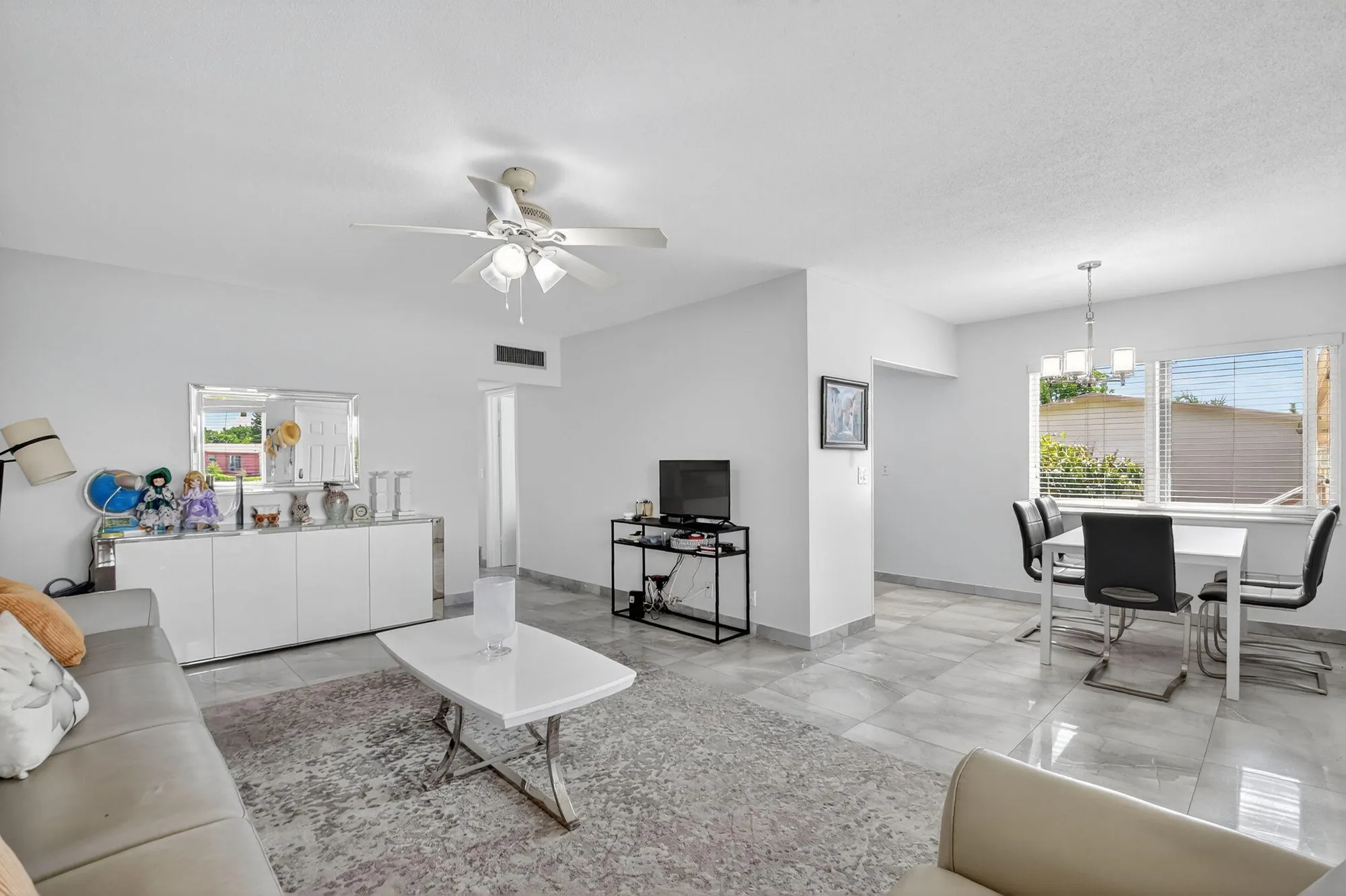 Property Slideshow image 4 of 29 | 16 waltham a, West Palm Beach, FL, 33417
